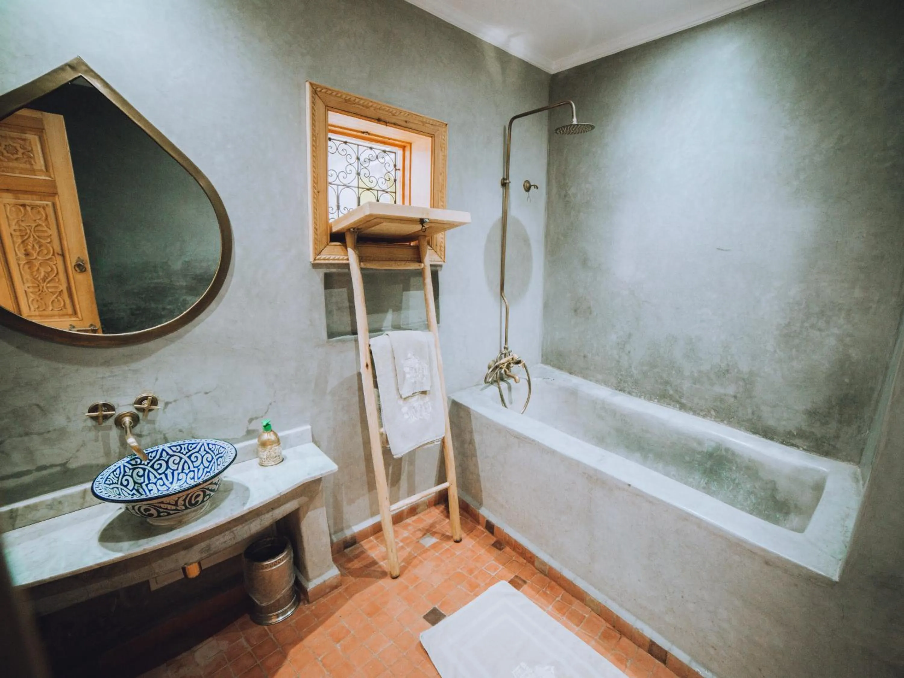 Bath in Riad Le Petit Joyau