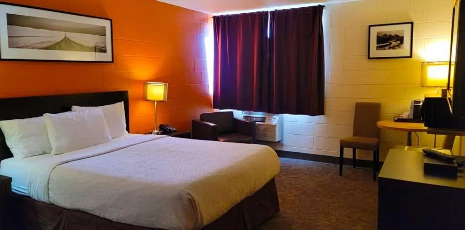 Bed in Roadking Inns Motel