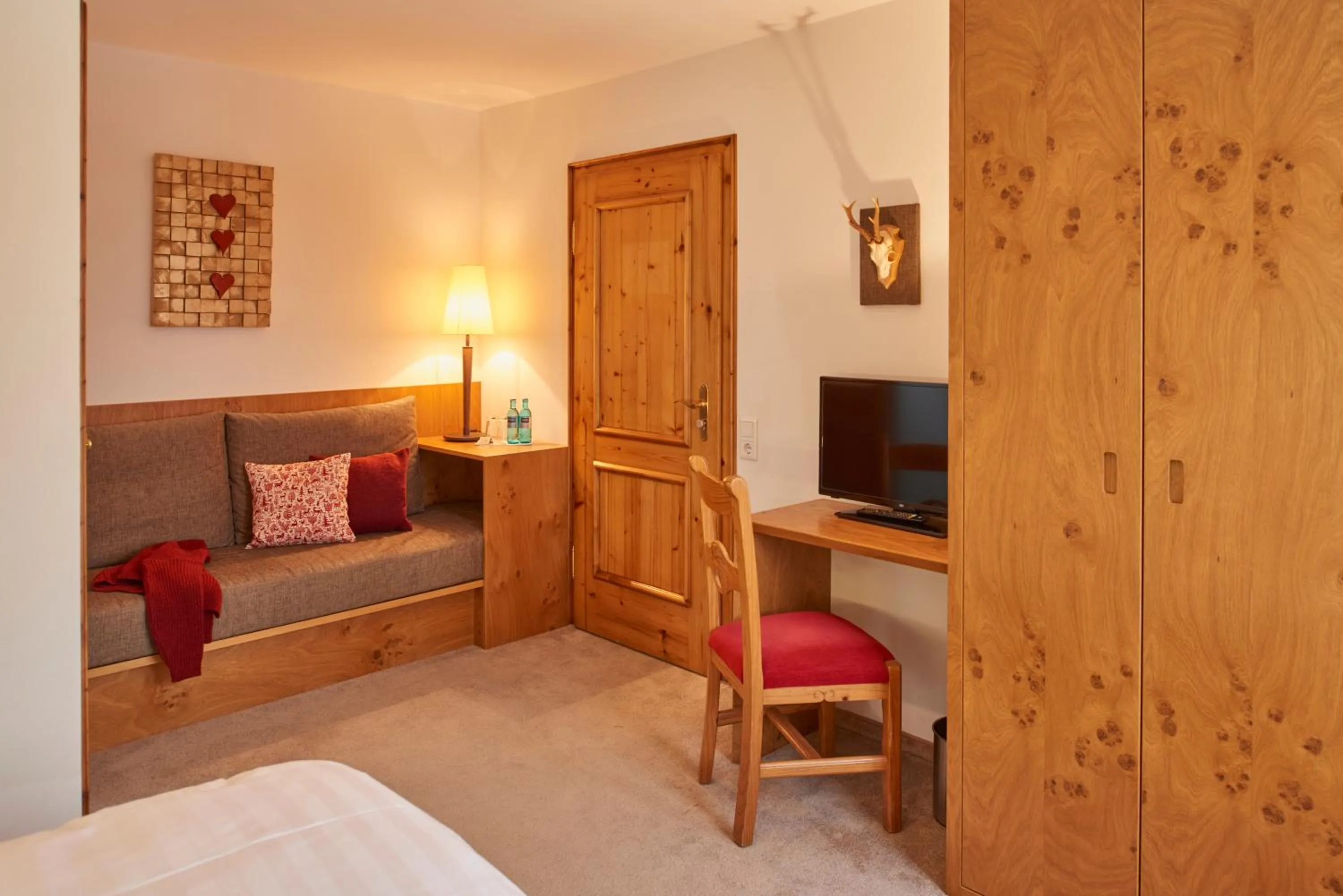 Photo of the whole room, Bed in Hotel Waldhaus Föckinghausen