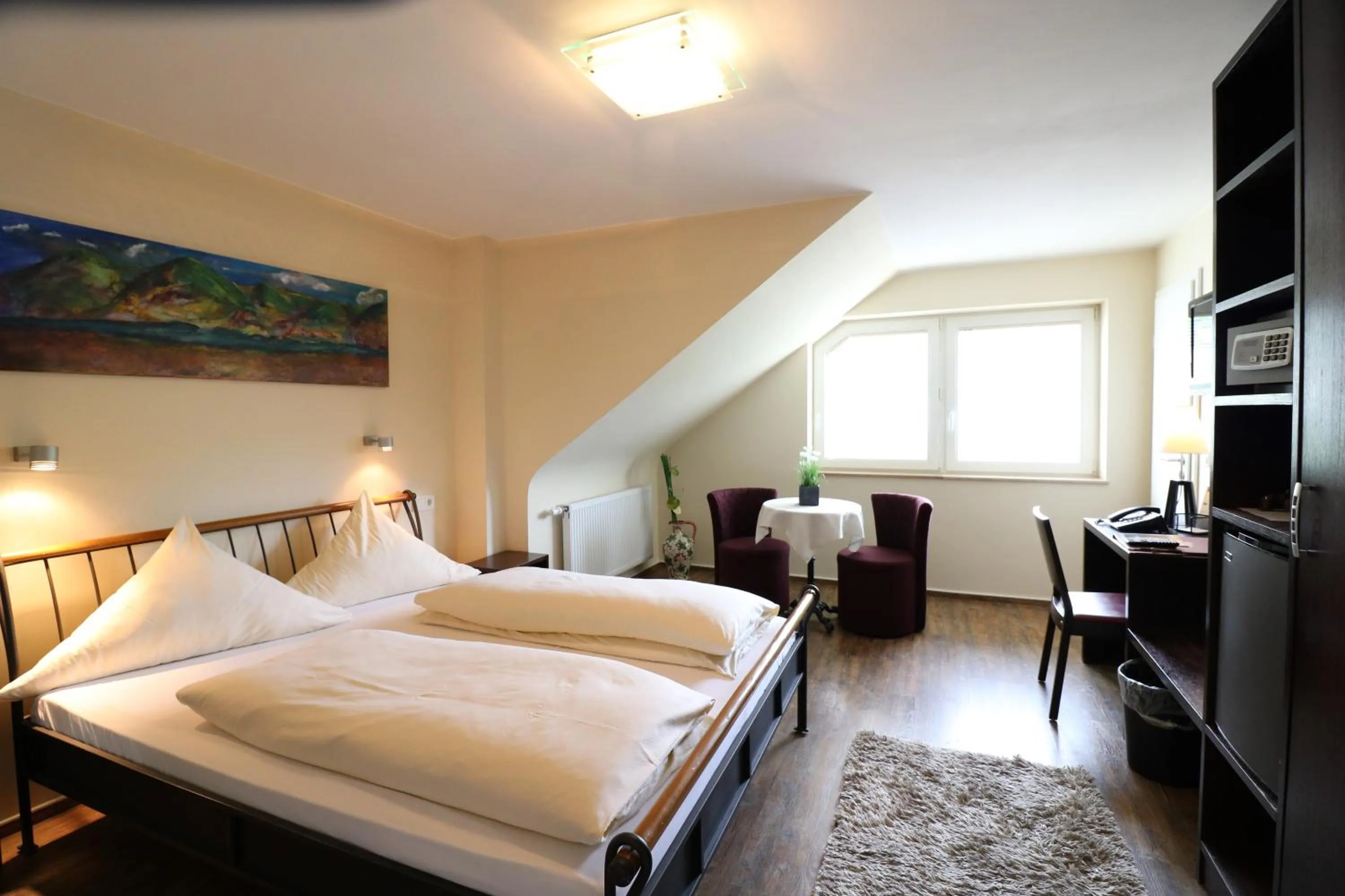 Photo of the whole room, Bed in Christiana's Wein & Art Hotel