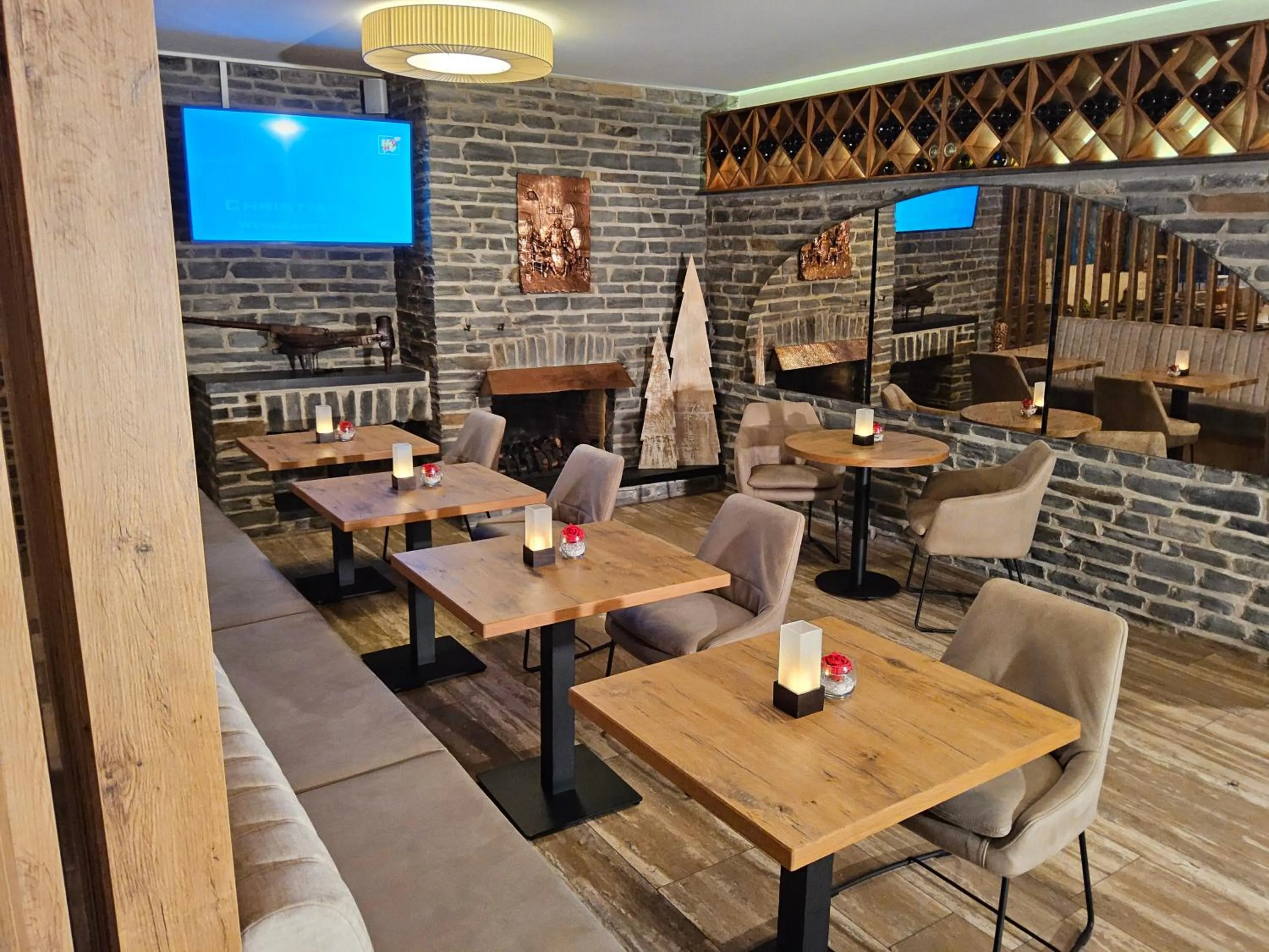 Lounge or bar in Christiana's Wein & Art Hotel