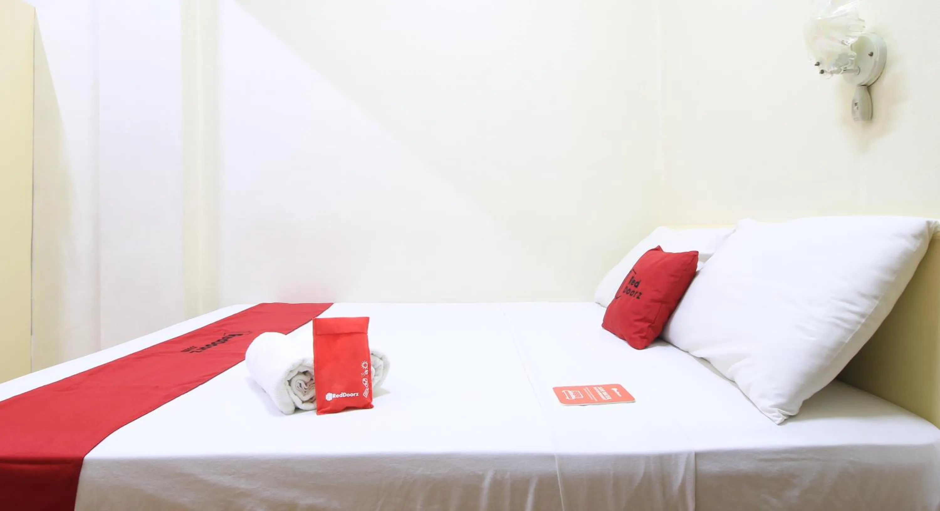 Bed in RedDoorz Plus @ Chinatown Binondo