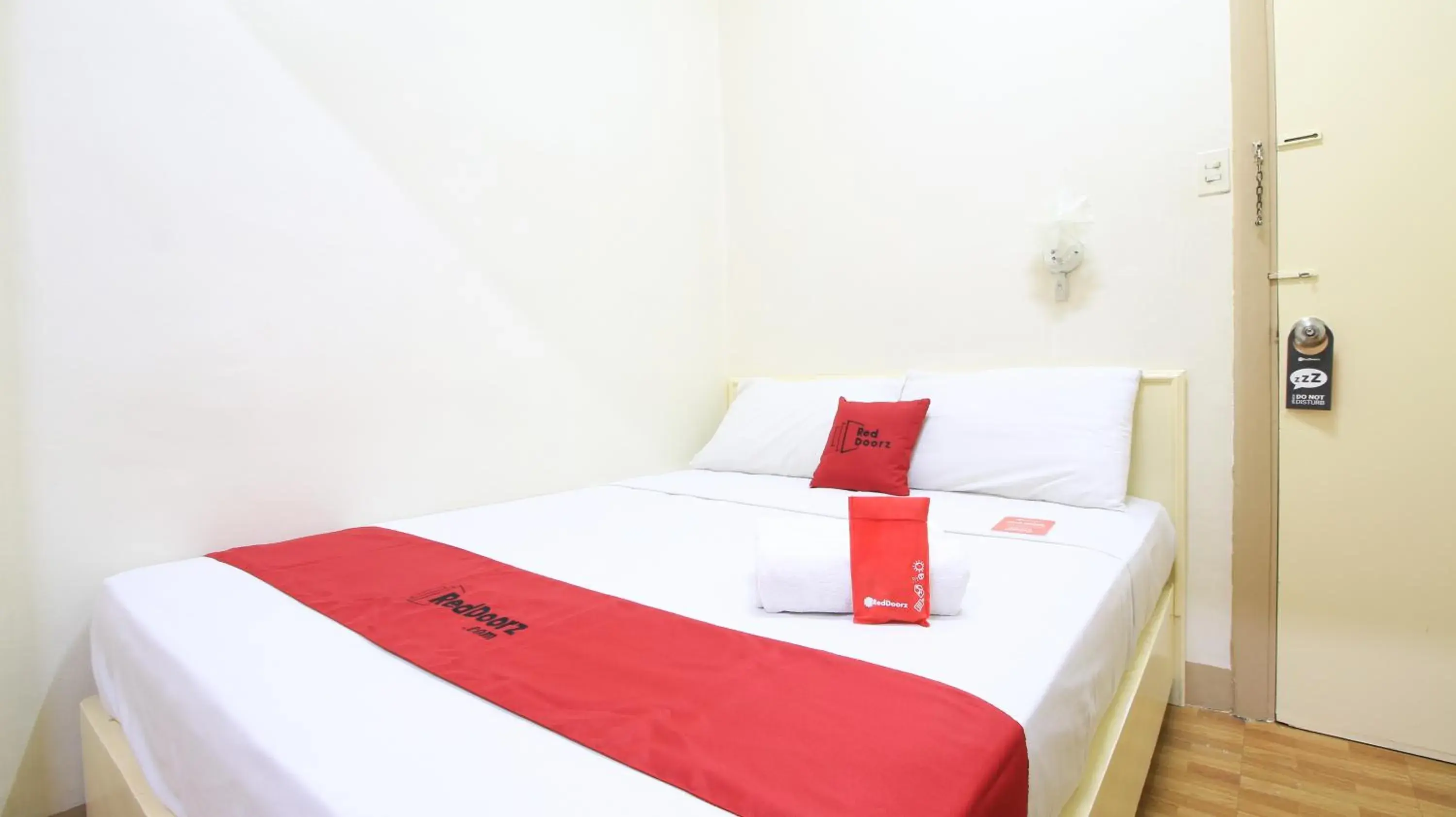 Bed in RedDoorz Plus @ Chinatown Binondo Bed in RedDoorz Plus @ Chinatown Binondo