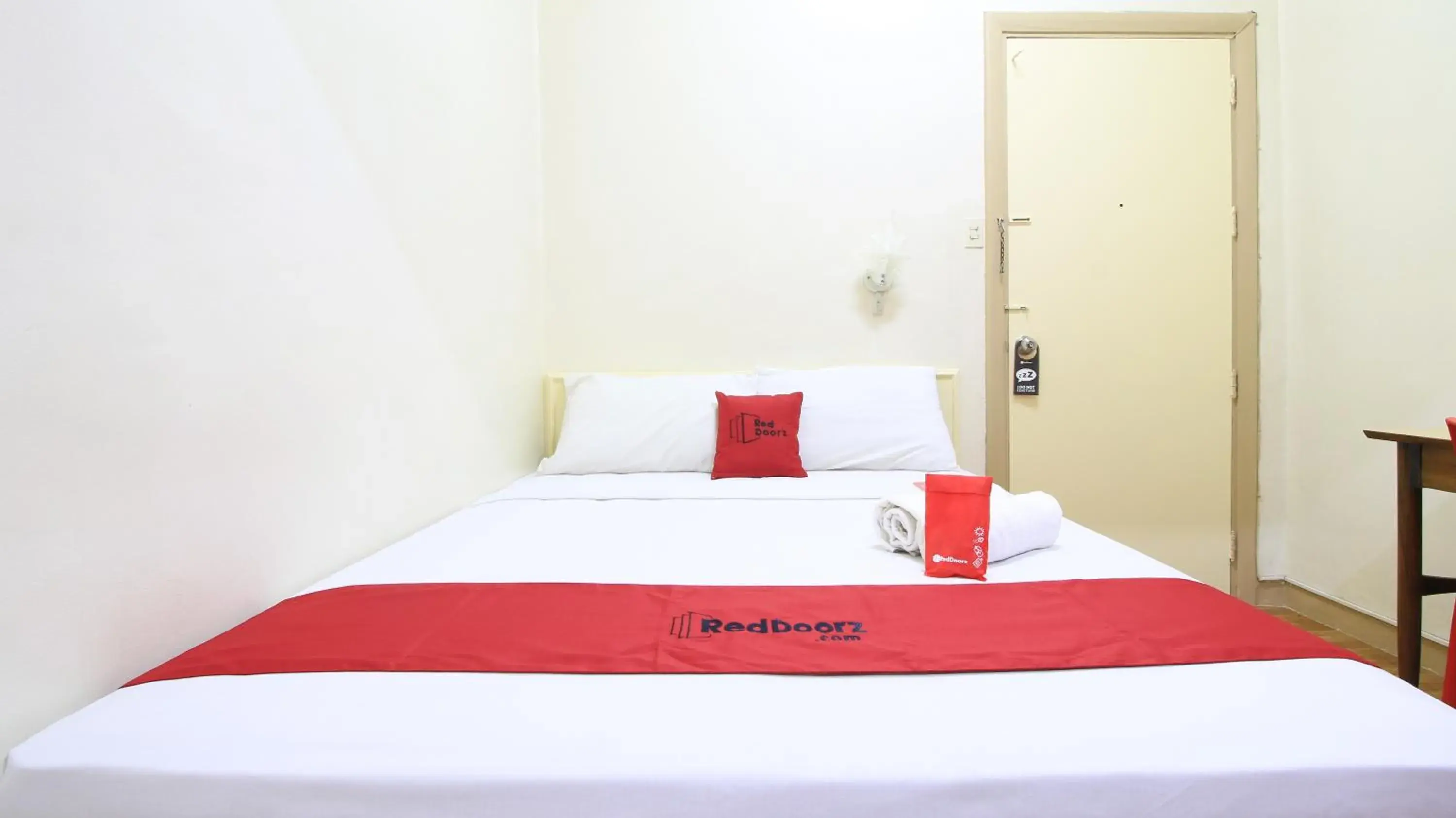 Bed in RedDoorz Plus @ Chinatown Binondo Bed in RedDoorz Plus @ Chinatown Binondo
