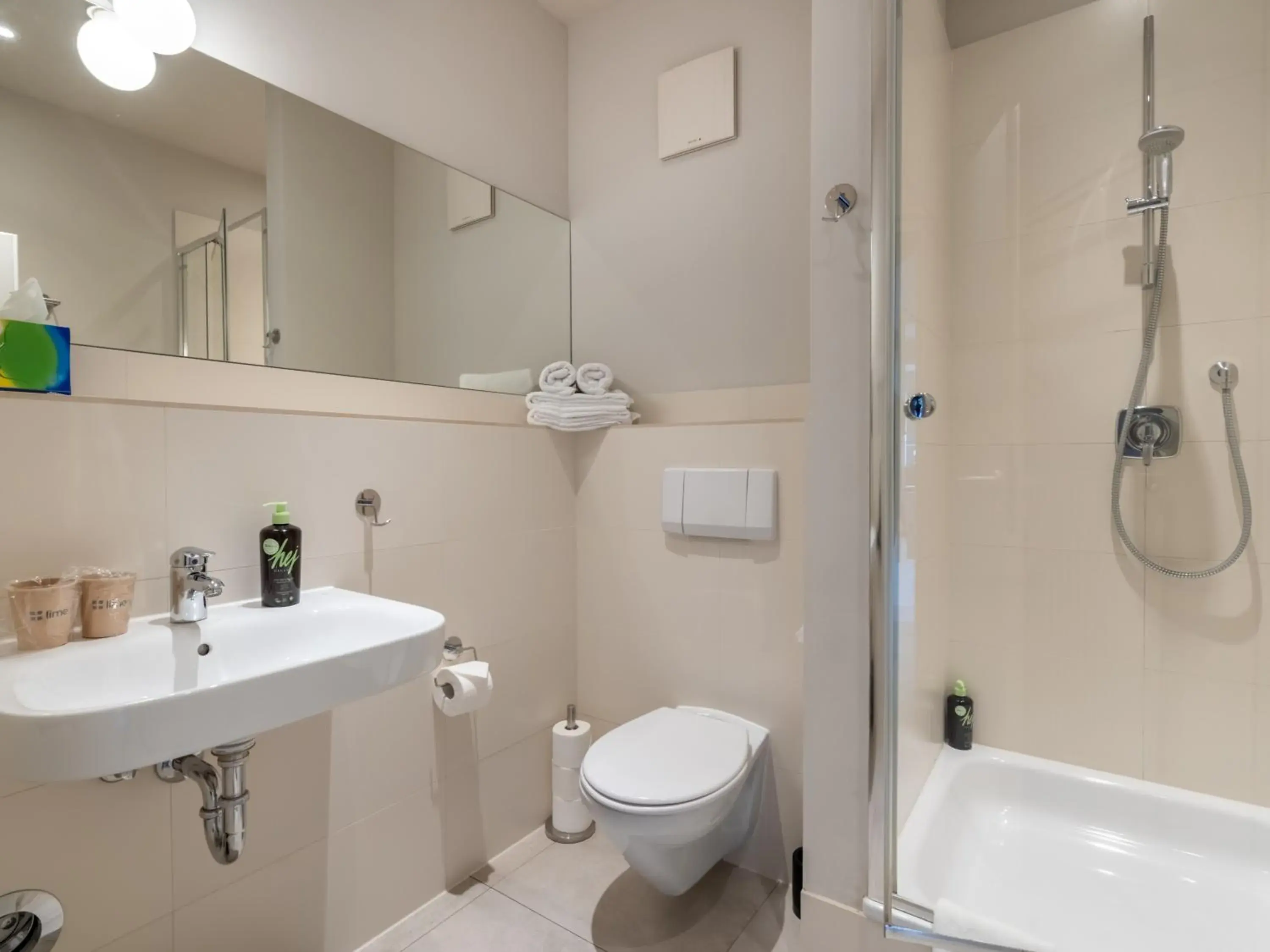 Bathroom in Limehome Berlin Chausseestraße Bathroom in Limehome Berlin Chausseestraße