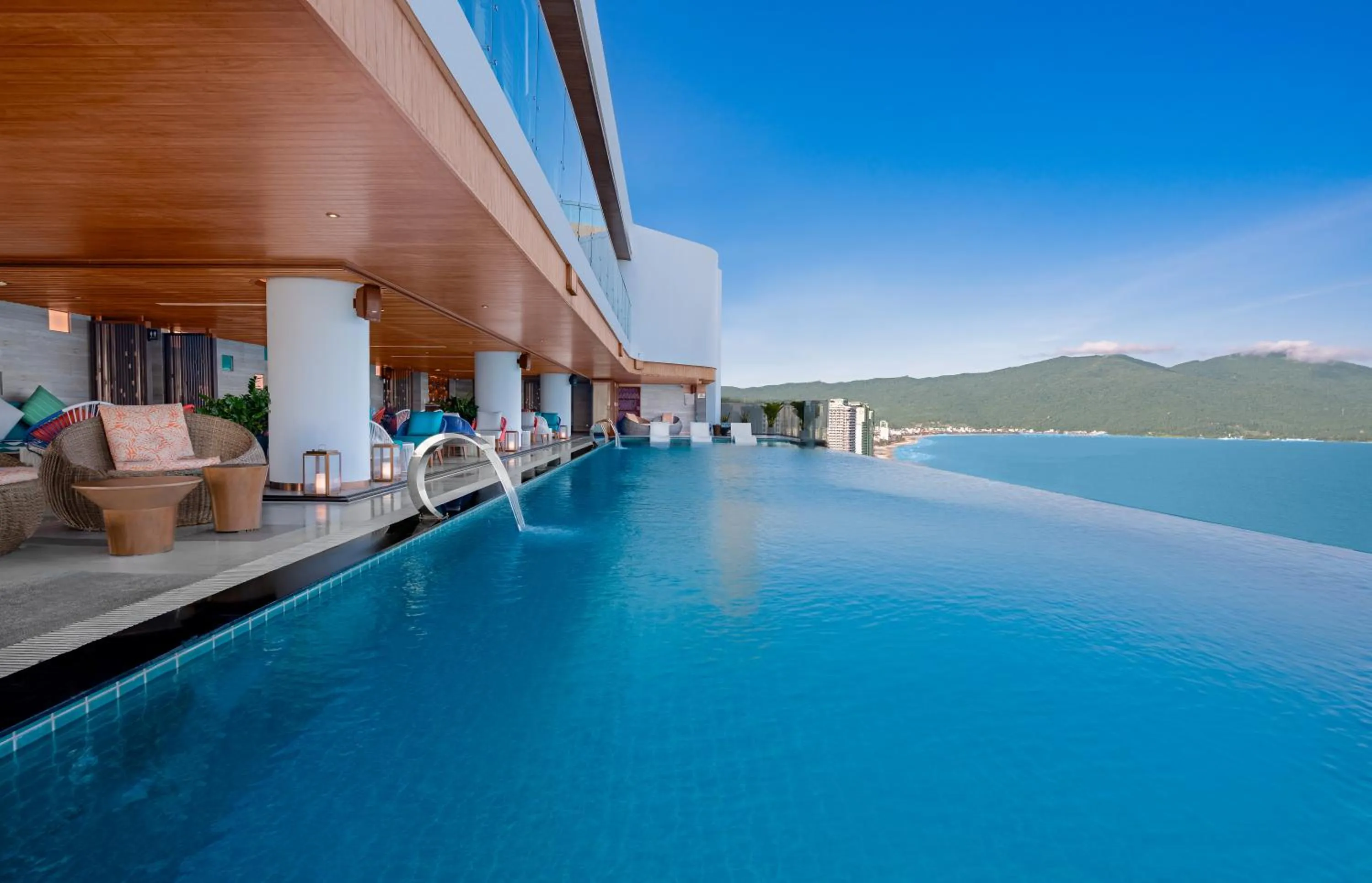 Swimming pool in Radisson Hotel Danang