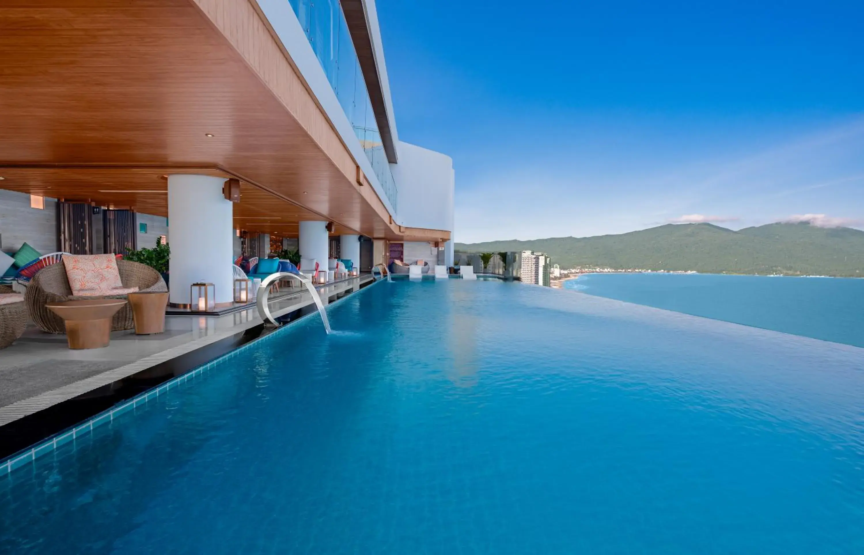 Swimming pool in Radisson Hotel Danang Swimming pool in Radisson Hotel Danang