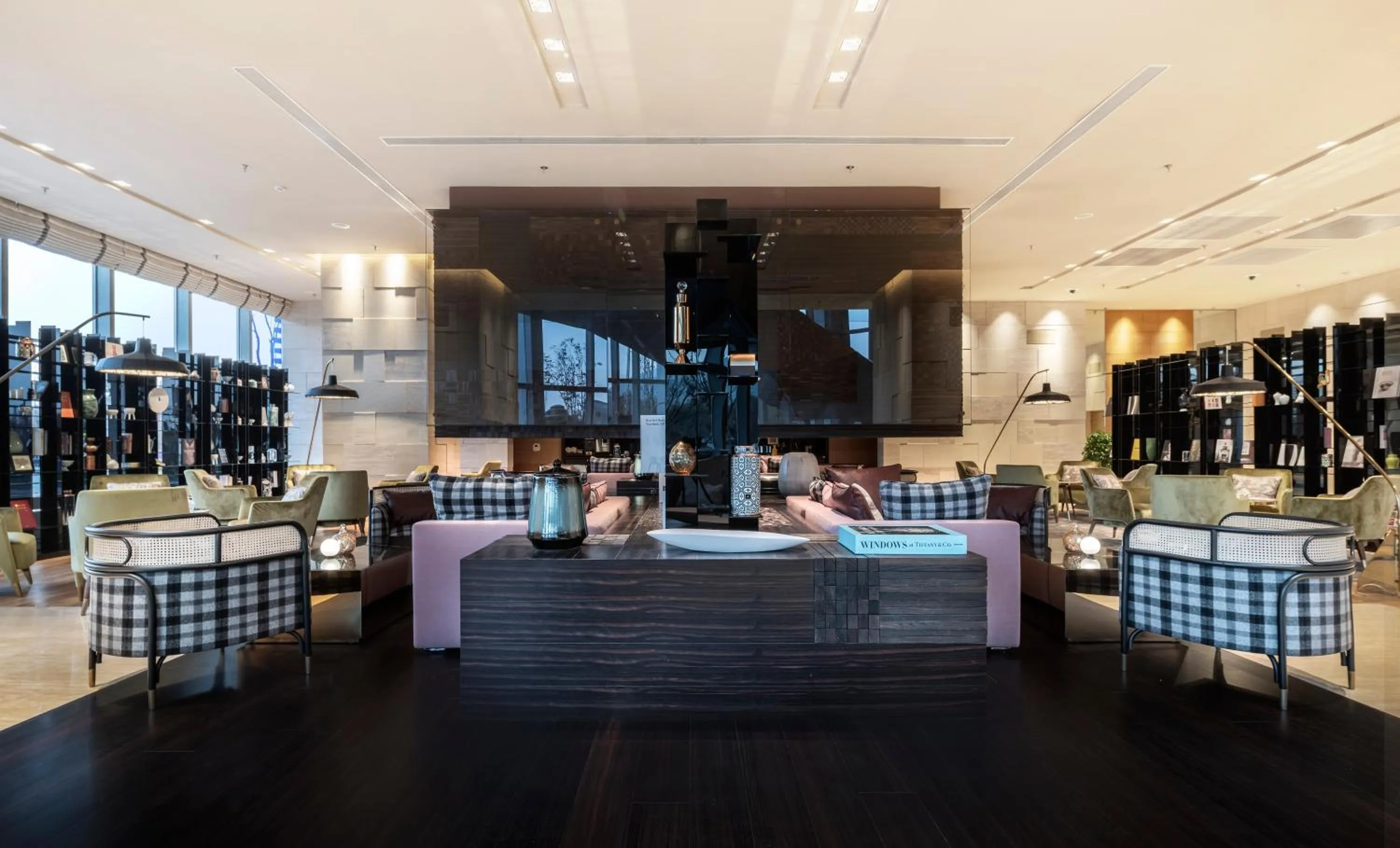 Lounge or bar in New World Shenyang Hotel