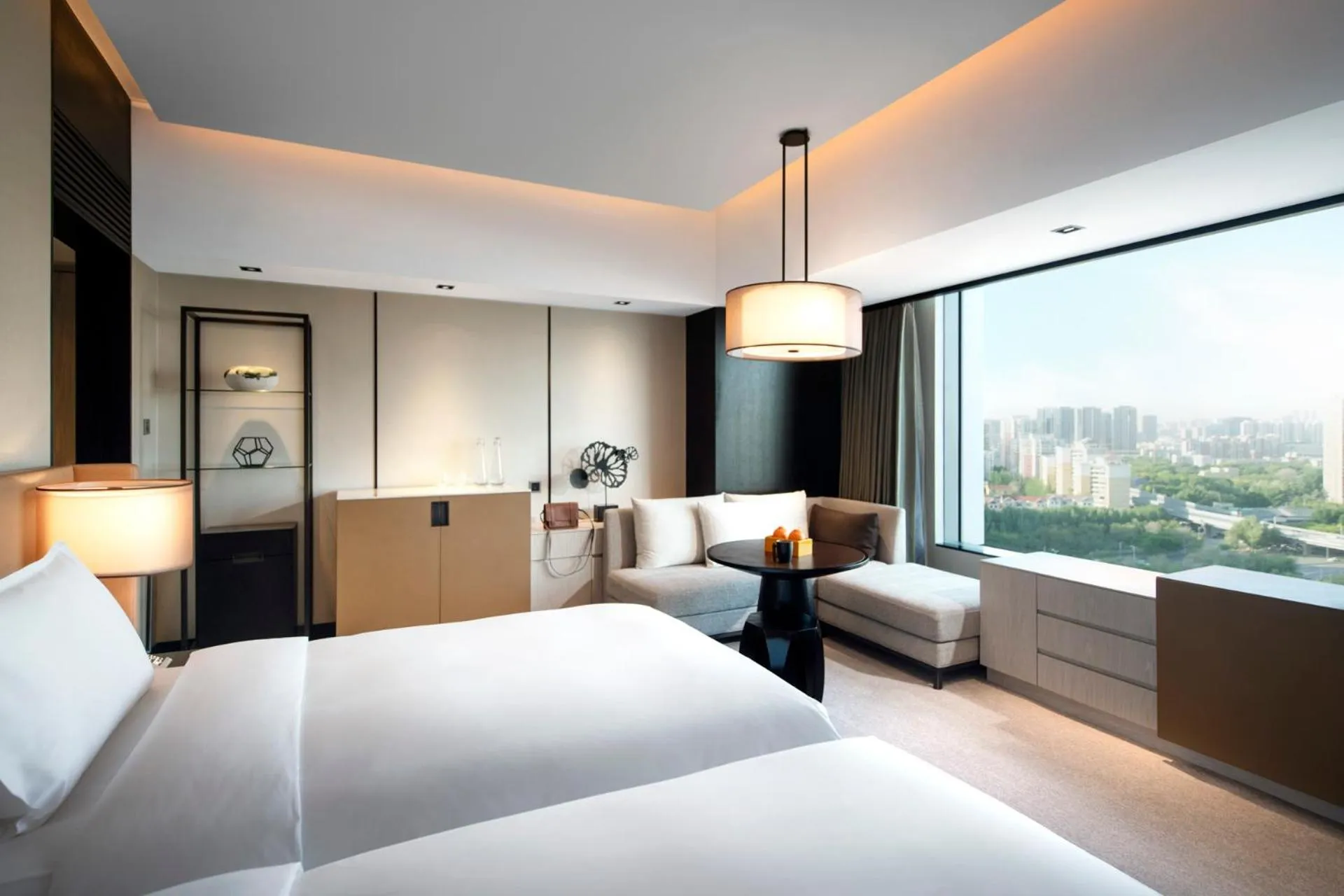 Photo of the whole room, Bed in New World Shenyang Hotel