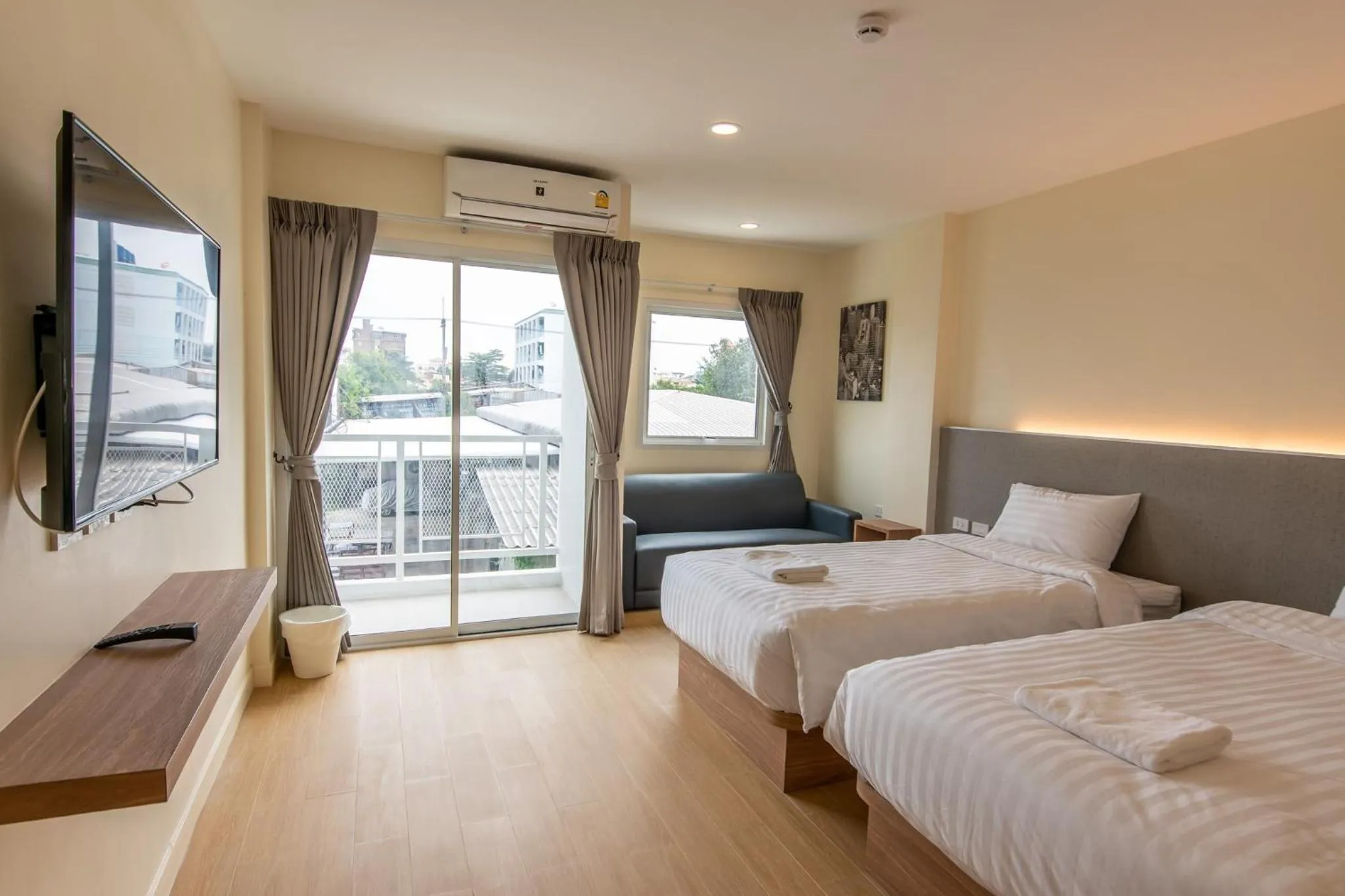 Photo of the whole room, Bed in Matini Premium @ Klong 1