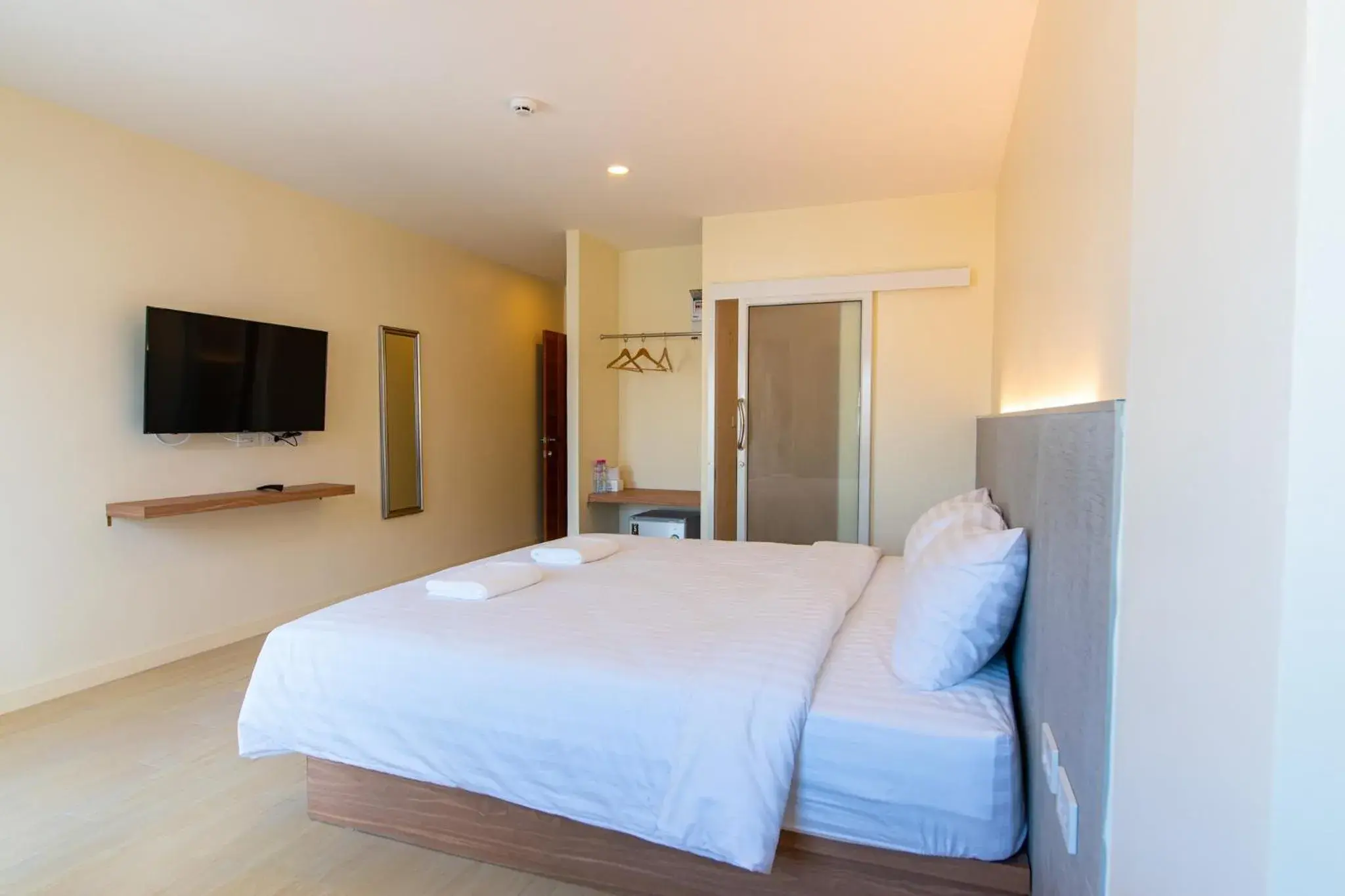 Deluxe Double Room with Balcony in Matini Premium @ Klong 1 Deluxe Double Room with Balcony in Matini Premium @ Klong 1