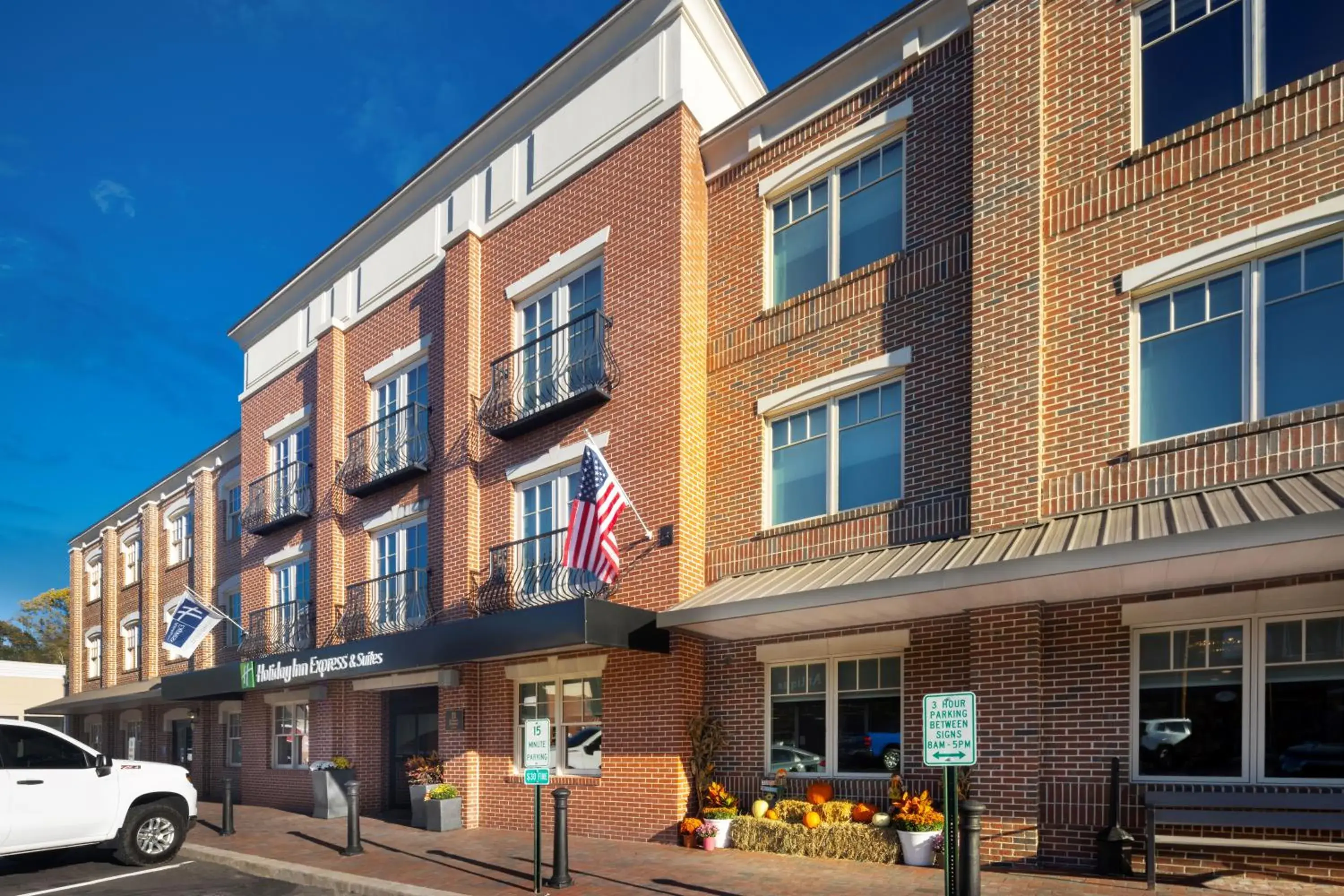Property building in Holiday Inn Express & Suites - Dahlonega - University Area by IHG Property building in Holiday Inn Express & Suites - Dahlonega - University Area by IHG