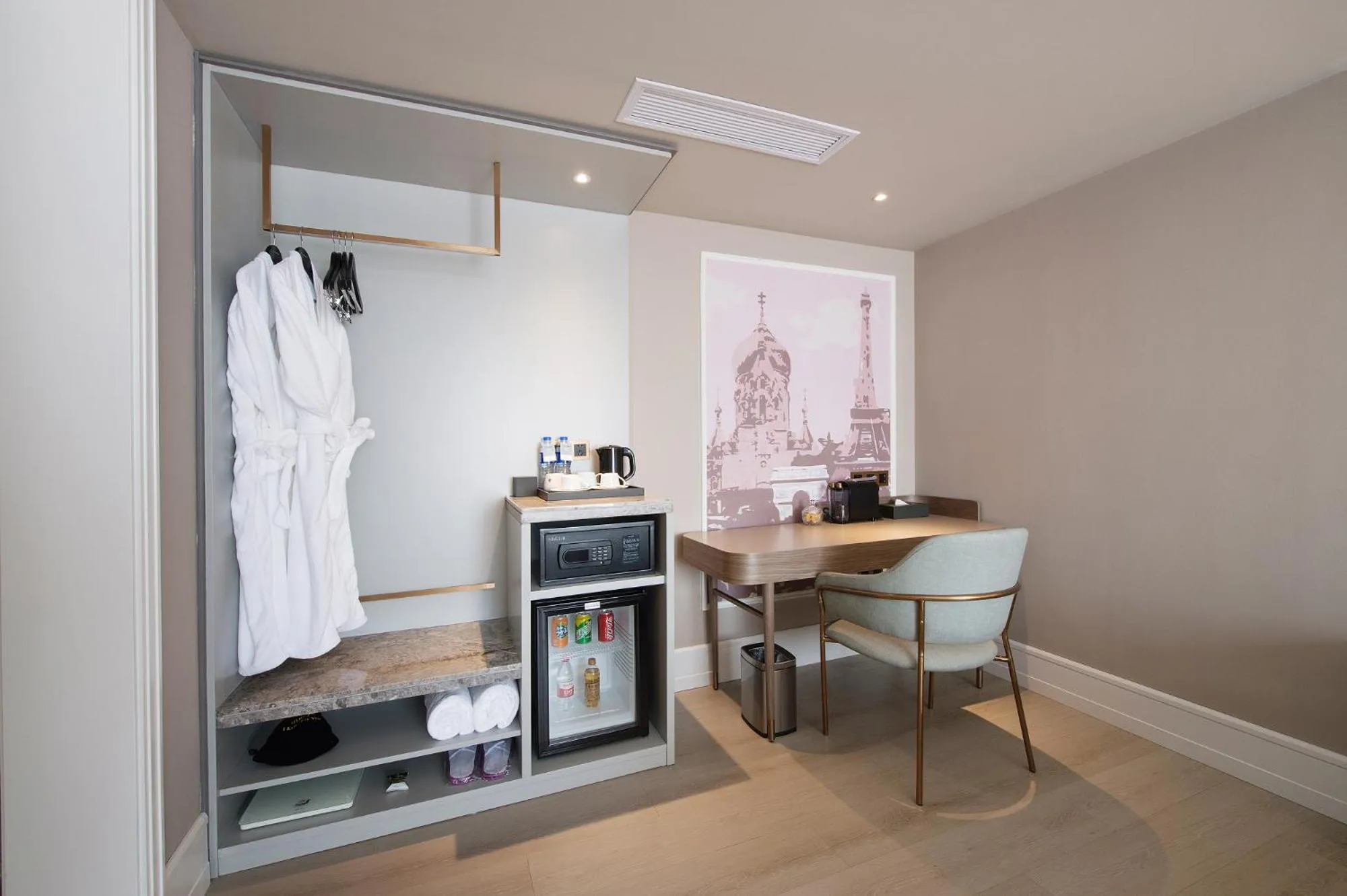 minibar in Mercure Harbin Hexing Road