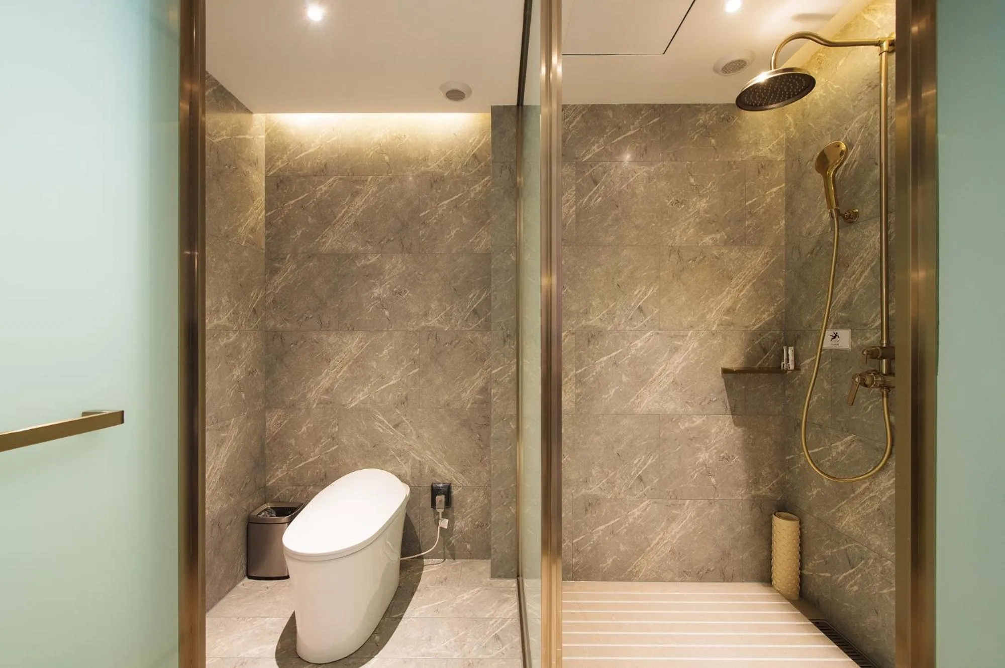 Shower in Mercure Harbin Hexing Road