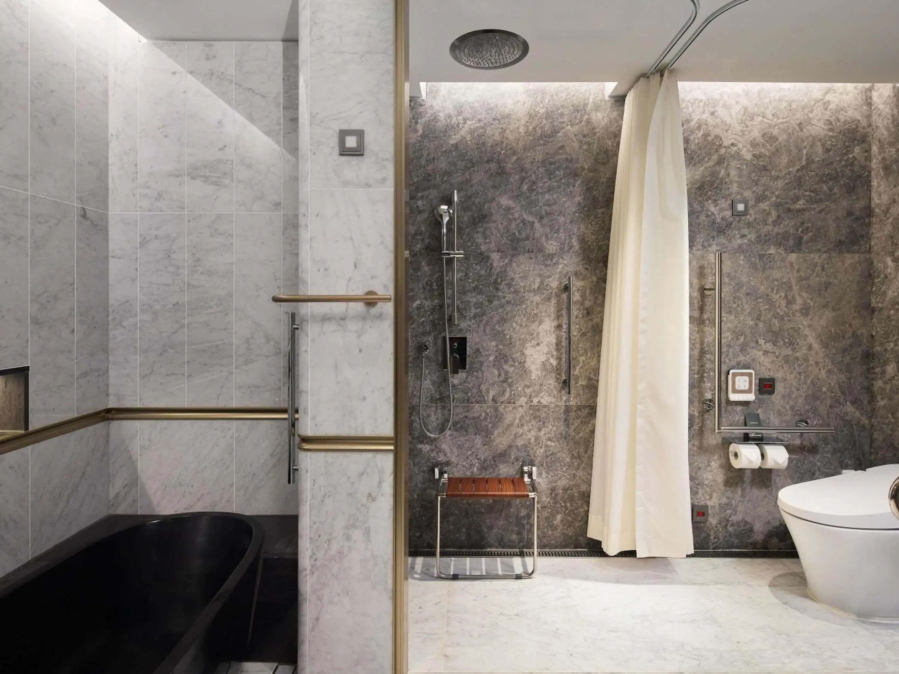 Bedroom in Fairmont Ambassador Seoul Bedroom in Fairmont Ambassador Seoul