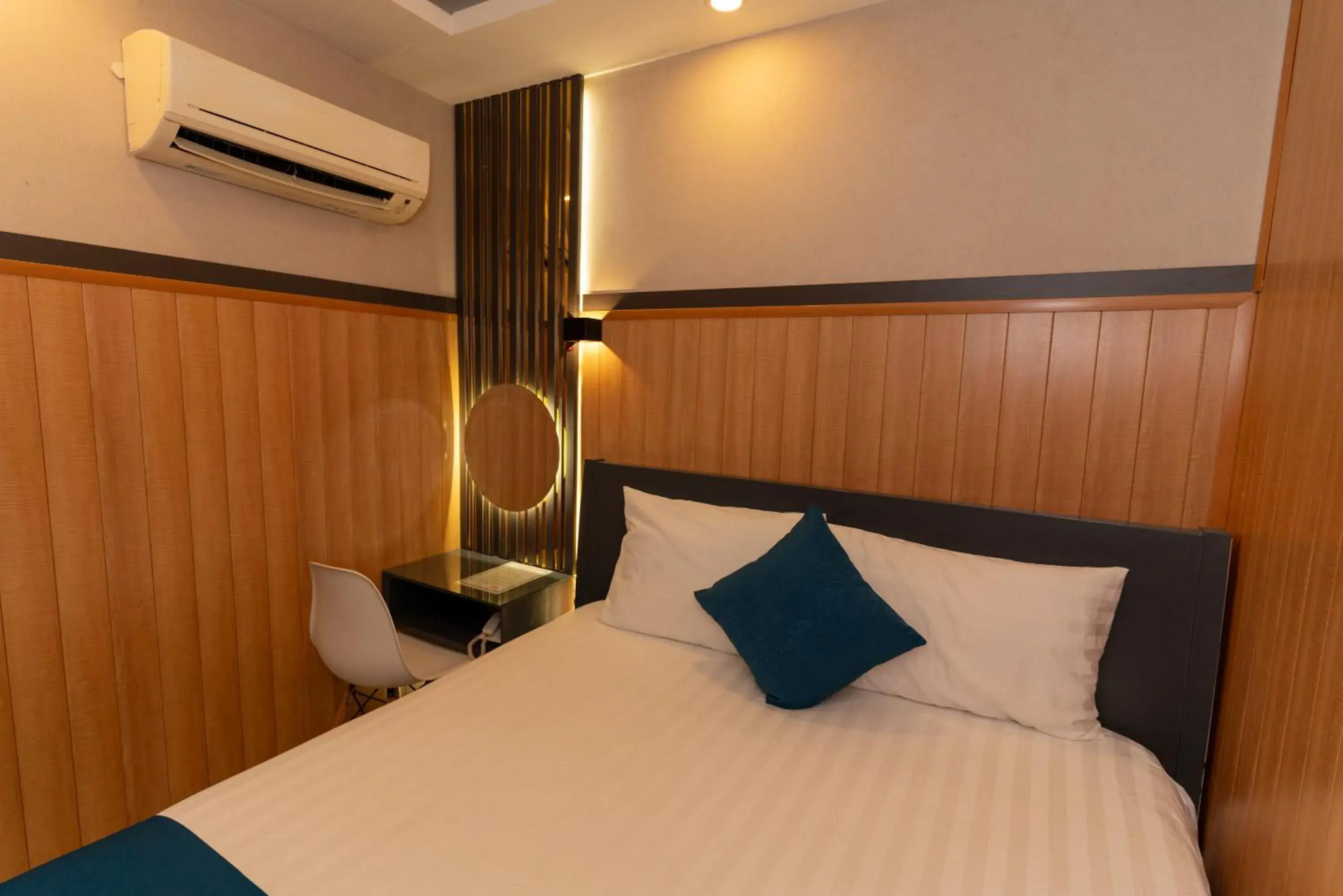 Bedroom, Bed in Prince Hotel Bedroom, Bed in Prince Hotel