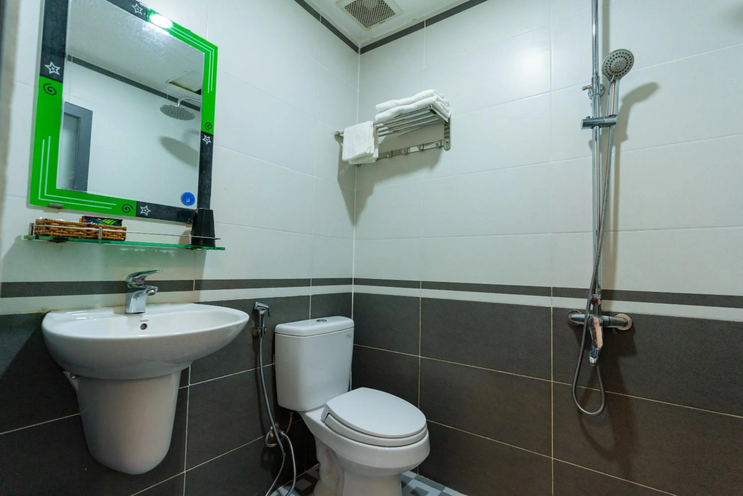 Shower in Prince Hotel