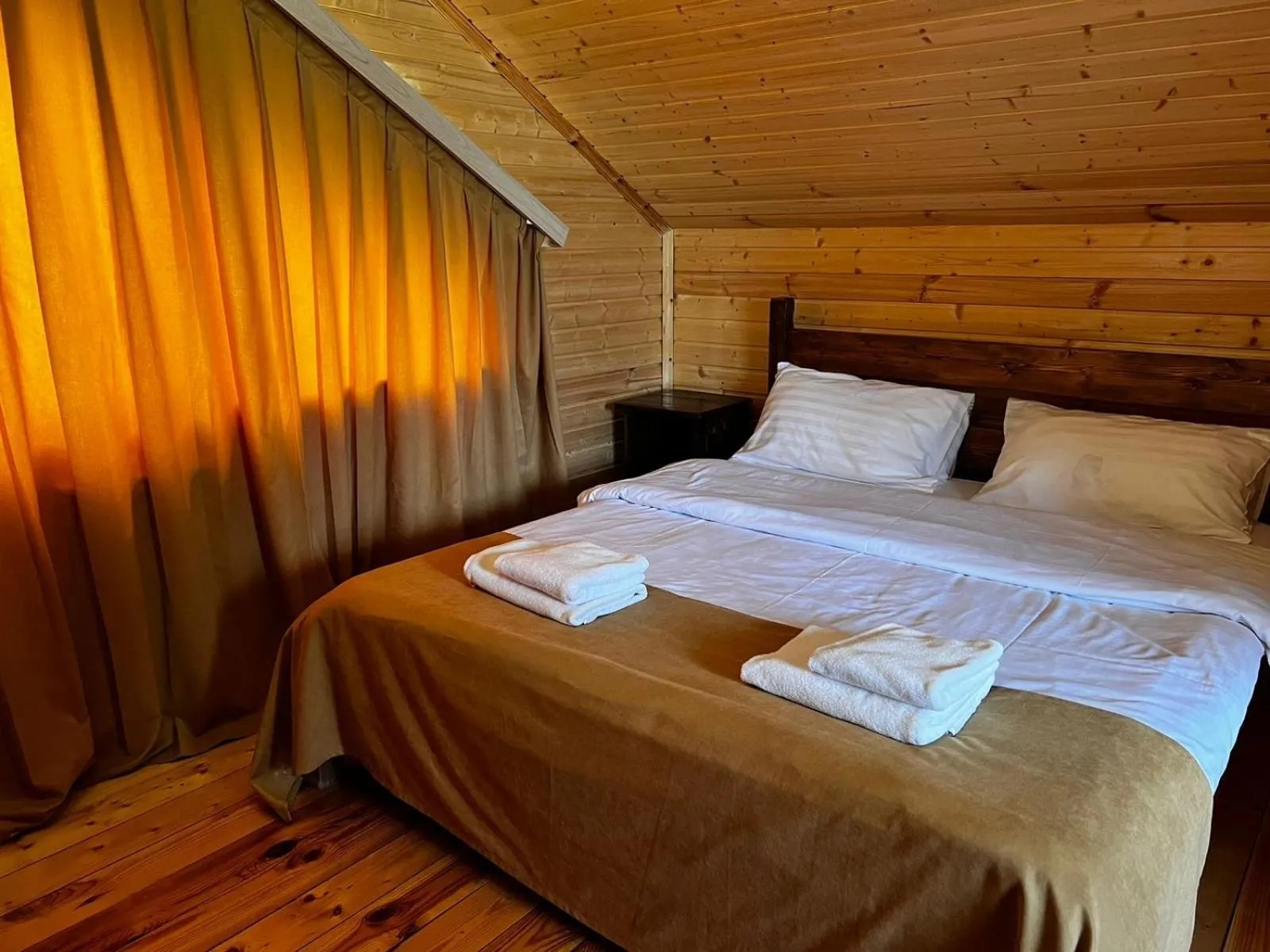 Bed in COTTAGE CHALET and TOURS