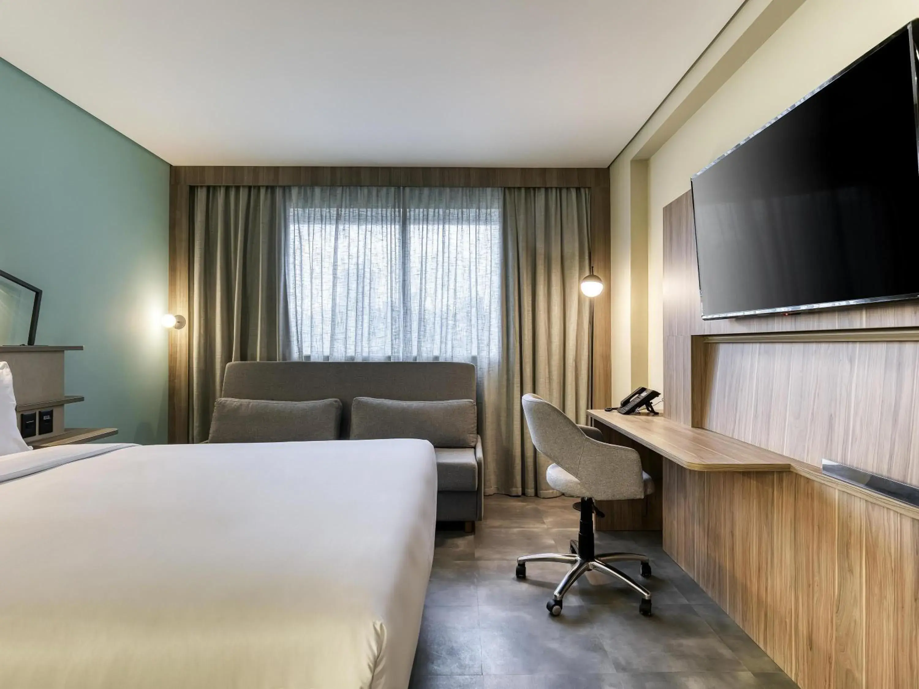 Superior Queen Room with Sofa Bed in Novotel BH Savassi Superior Queen Room with Sofa Bed in Novotel BH Savassi