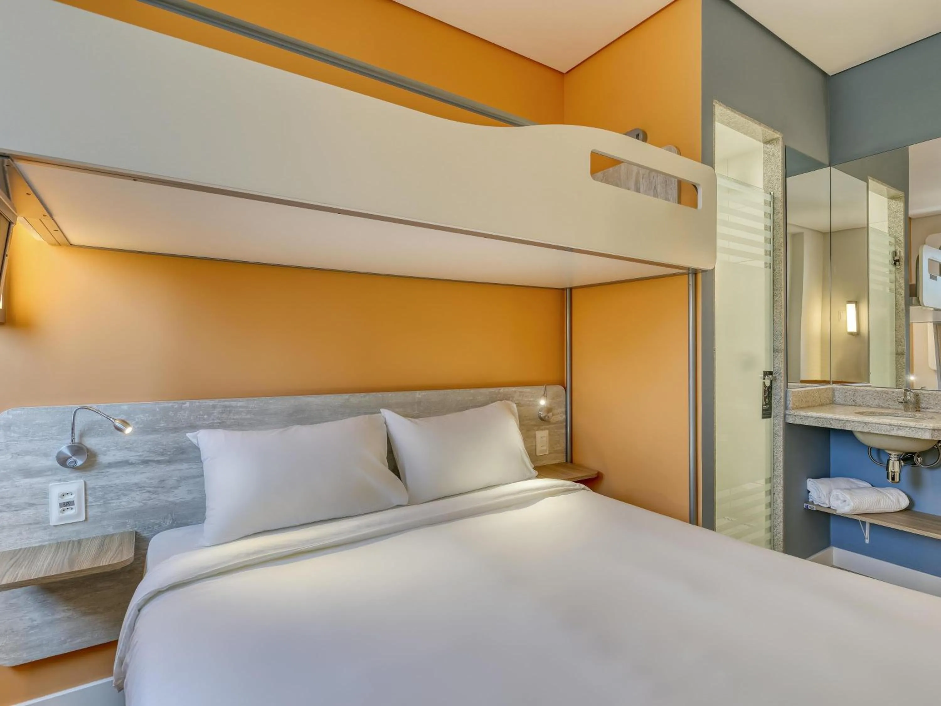 Bedroom, Bed in ibis budget BH Savassi