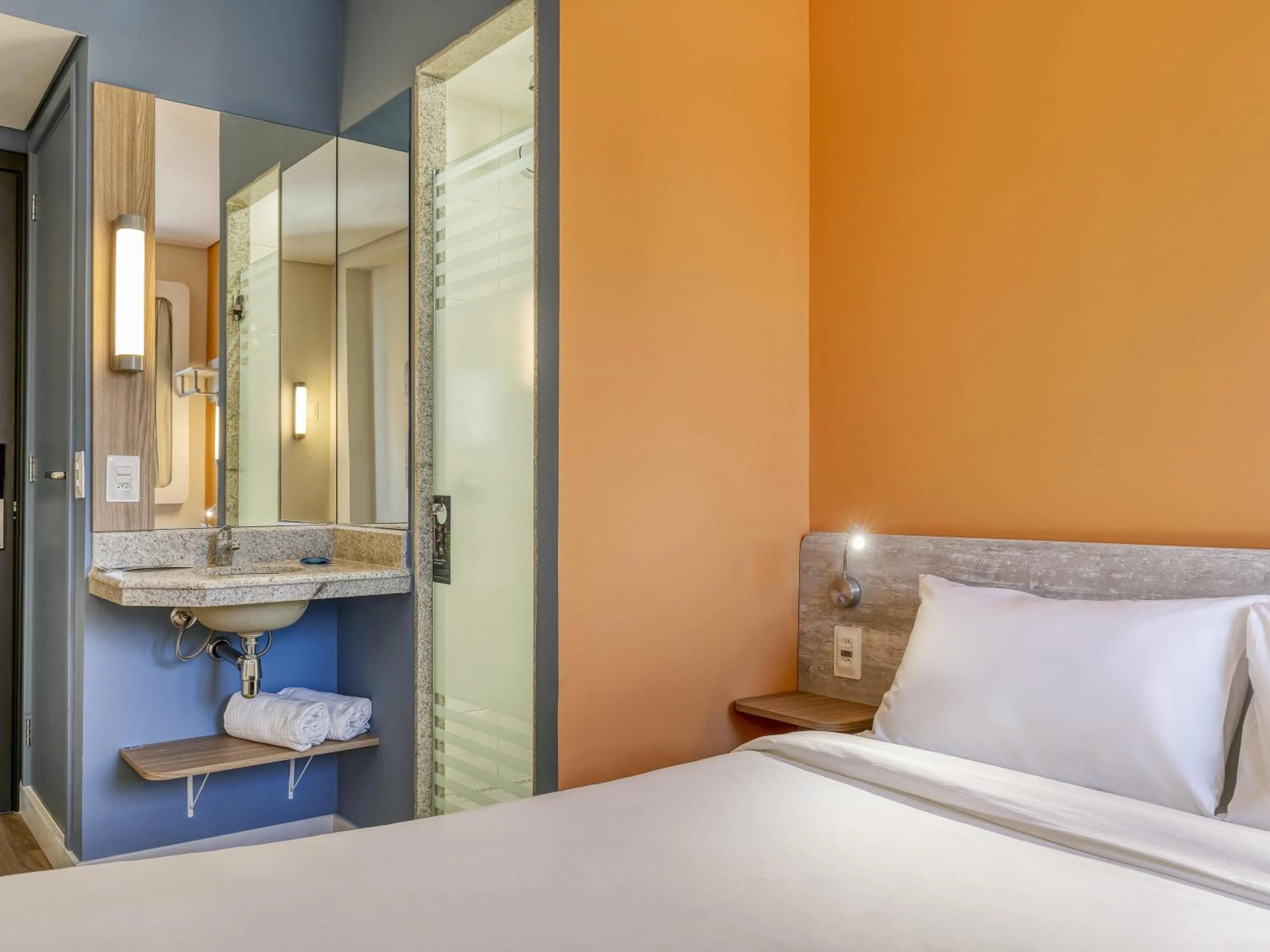 Bedroom, Bed in ibis budget BH Savassi