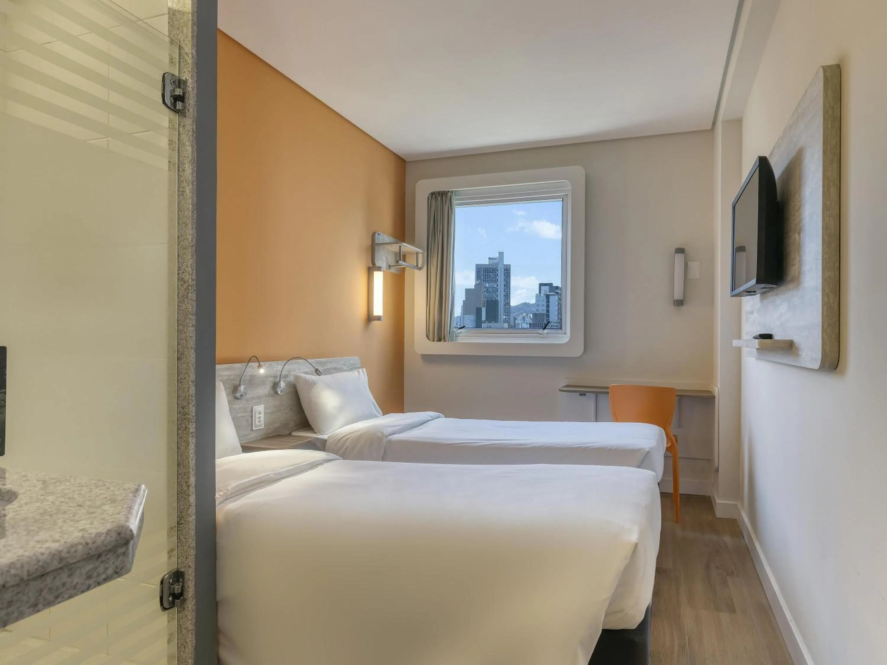 Bedroom, Bed in ibis budget BH Savassi