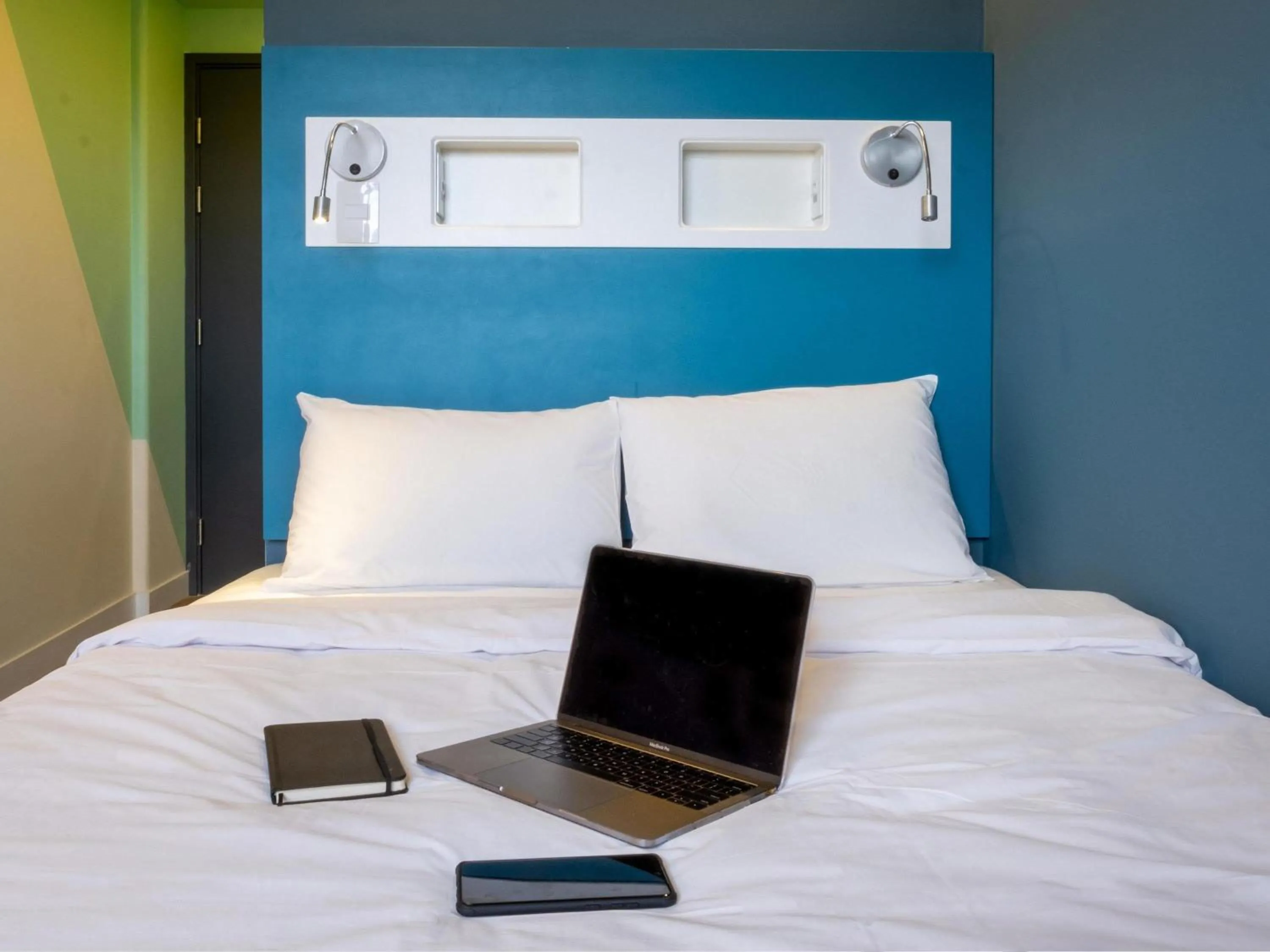 Bedroom, Bed in ibis budget Leme SP