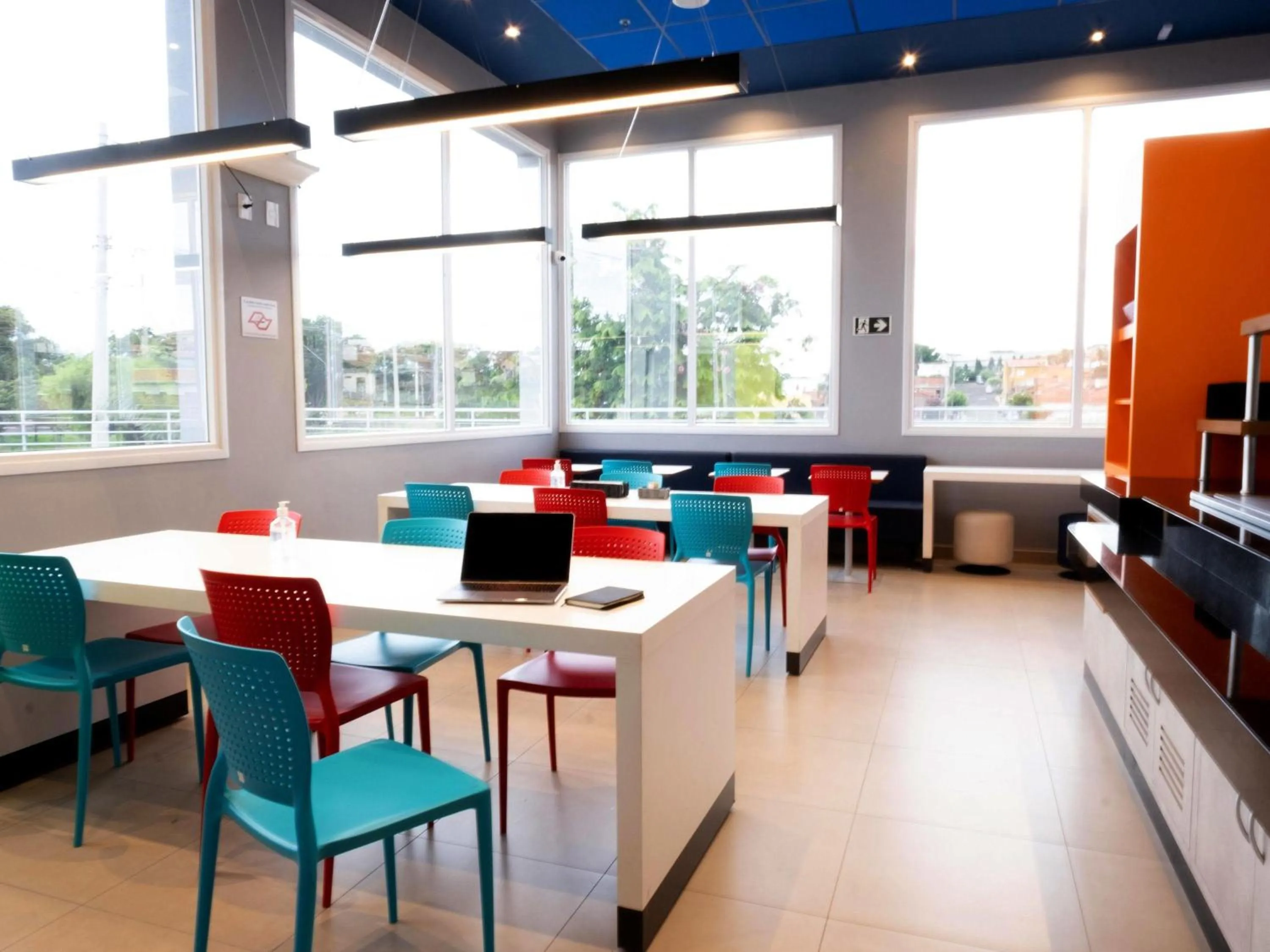 Restaurant/places to eat in ibis budget Leme SP