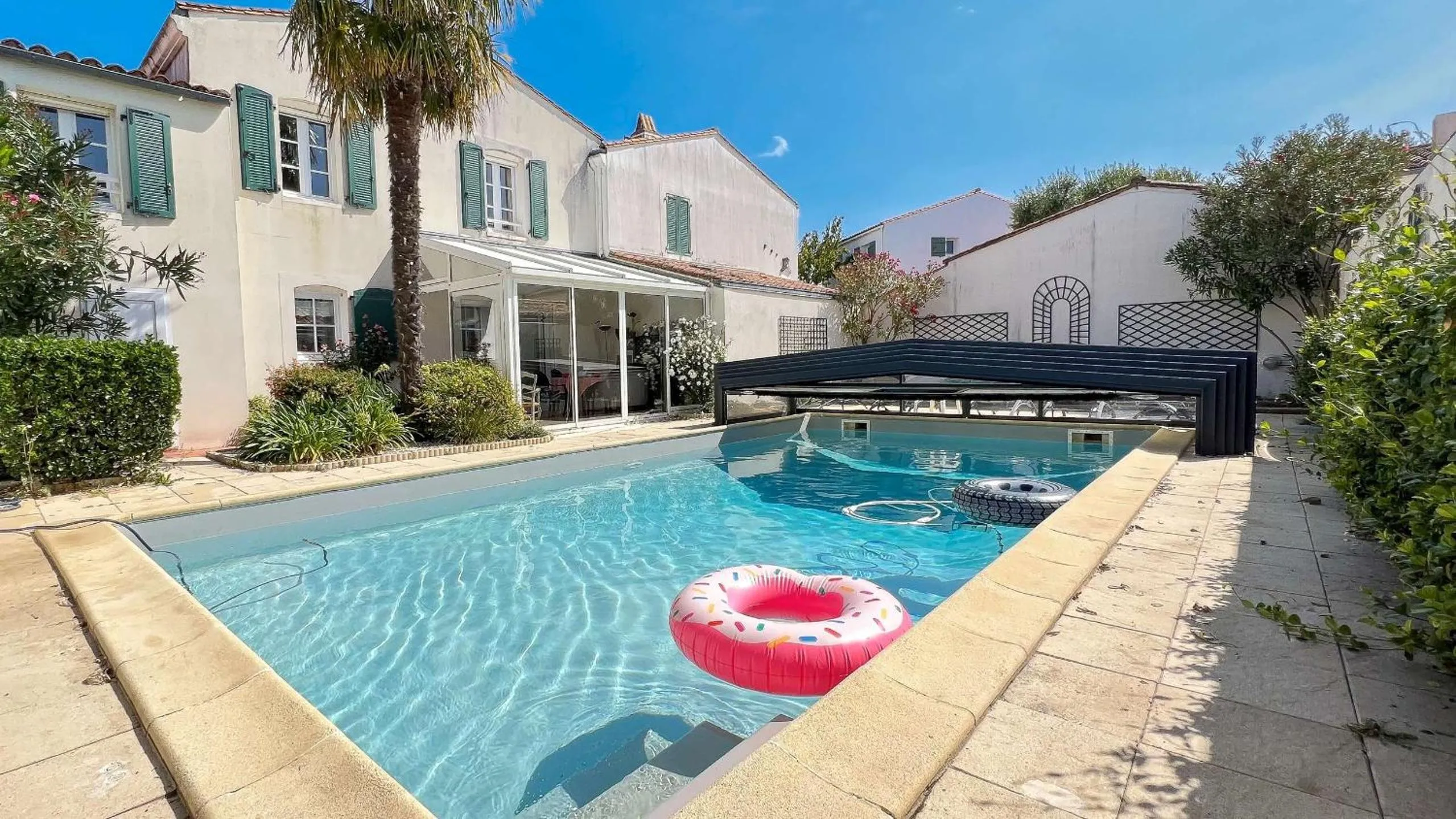 Au calme, villa avec piscine