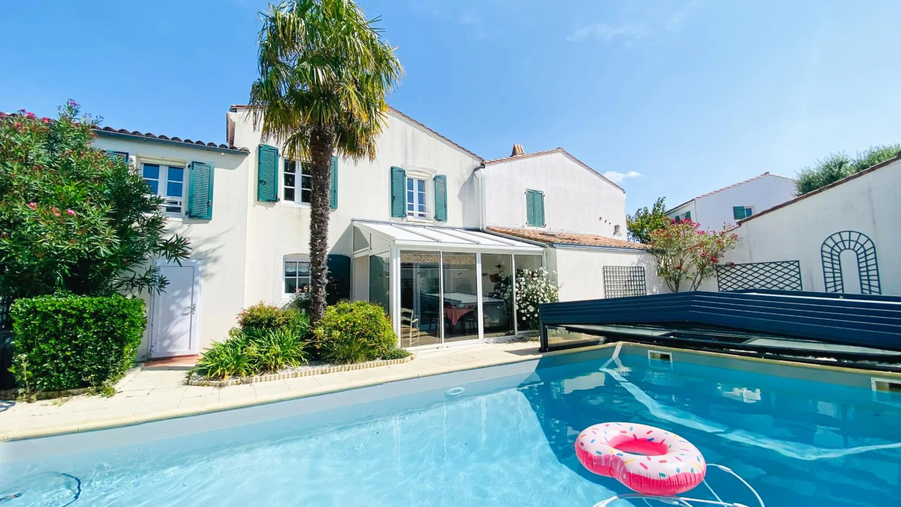 Au calme, villa avec piscine