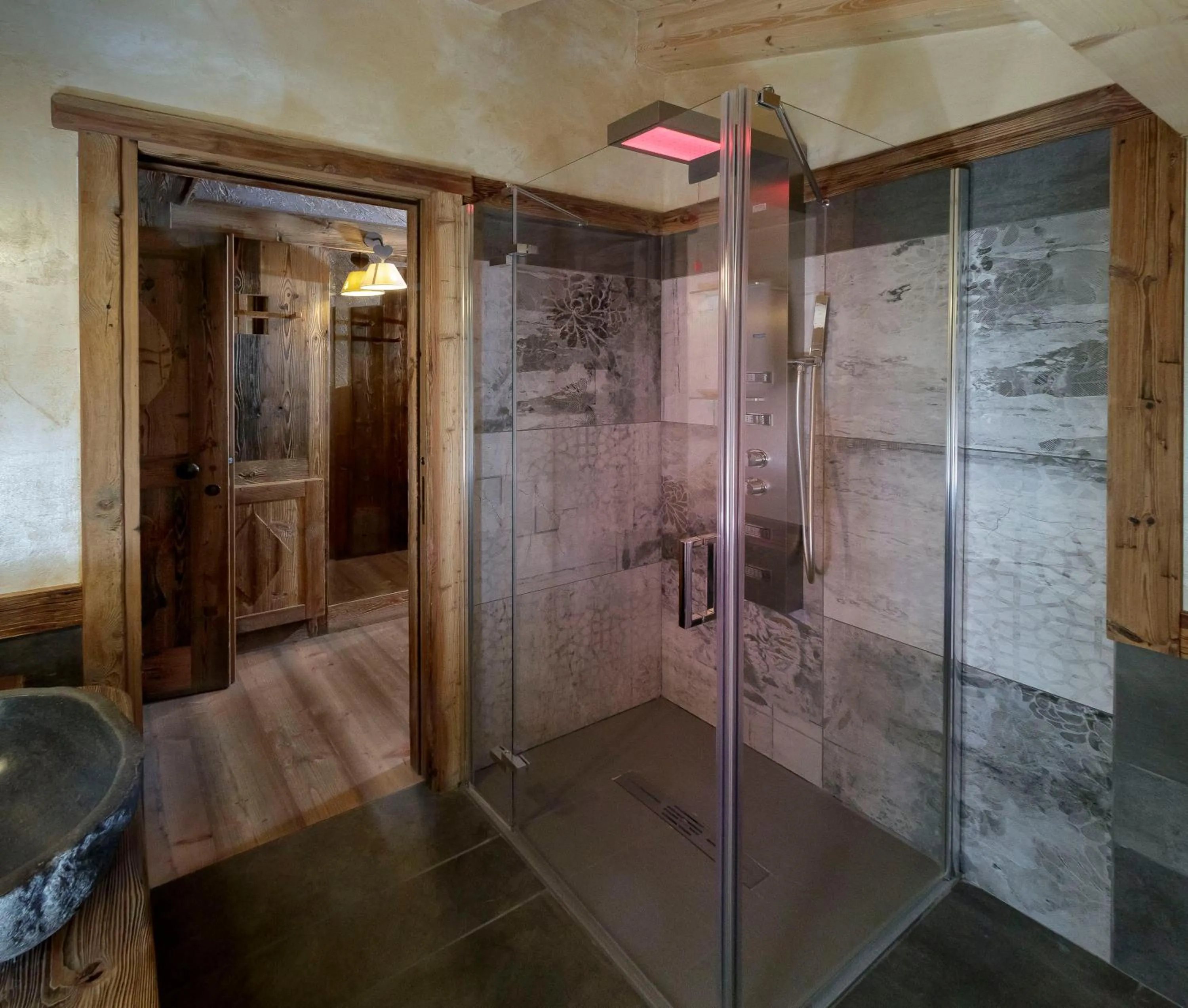 Shower in Francois Boutique Rooms - Matterhorn Retreat & SPA in Cervinia