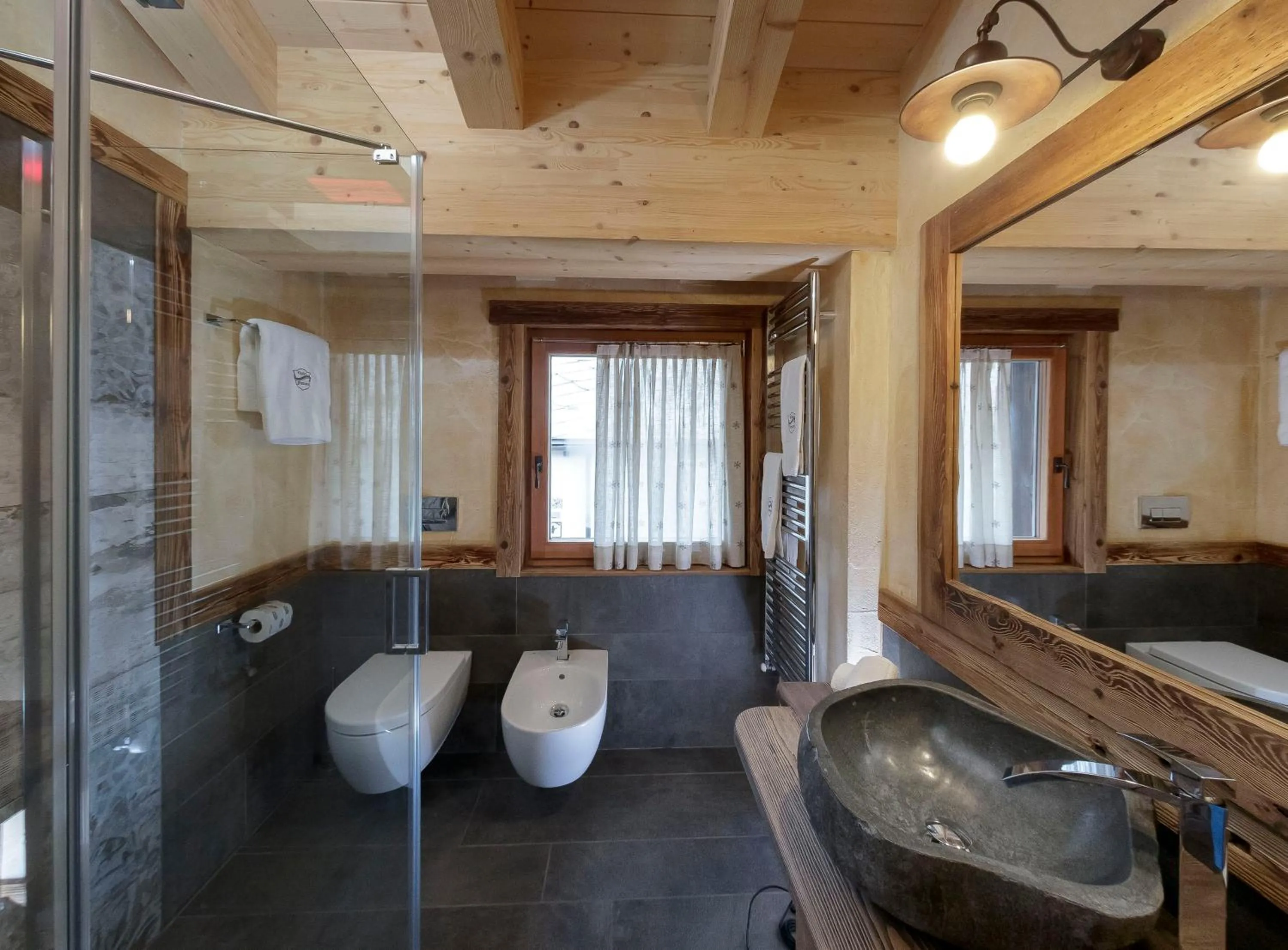 Shower in Francois Boutique Rooms - Matterhorn Retreat & SPA in Cervinia