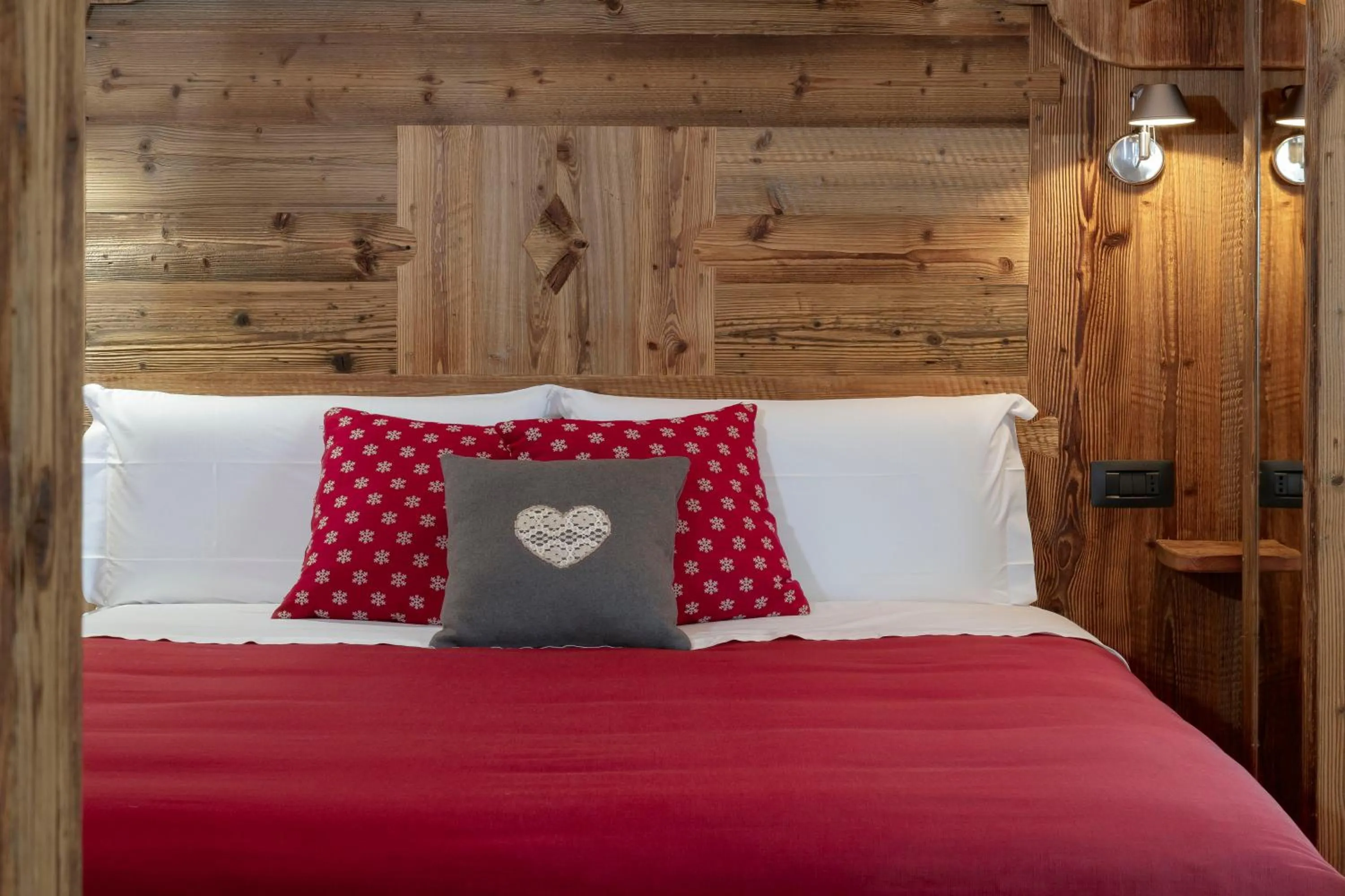 Bed in Francois Boutique Rooms - Matterhorn Retreat & SPA in Cervinia