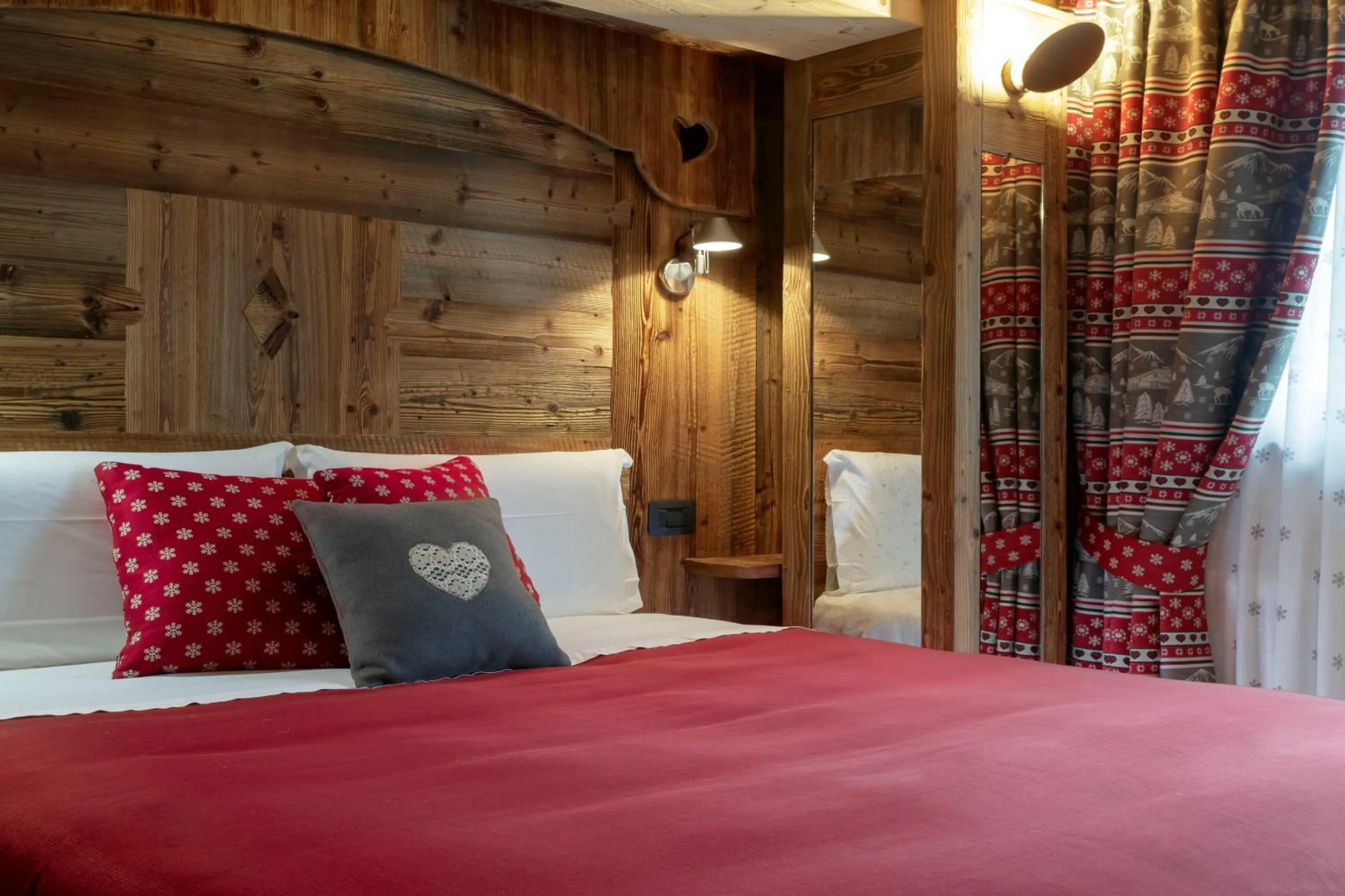 Bed in Francois Boutique Rooms - Matterhorn Retreat & SPA in Cervinia