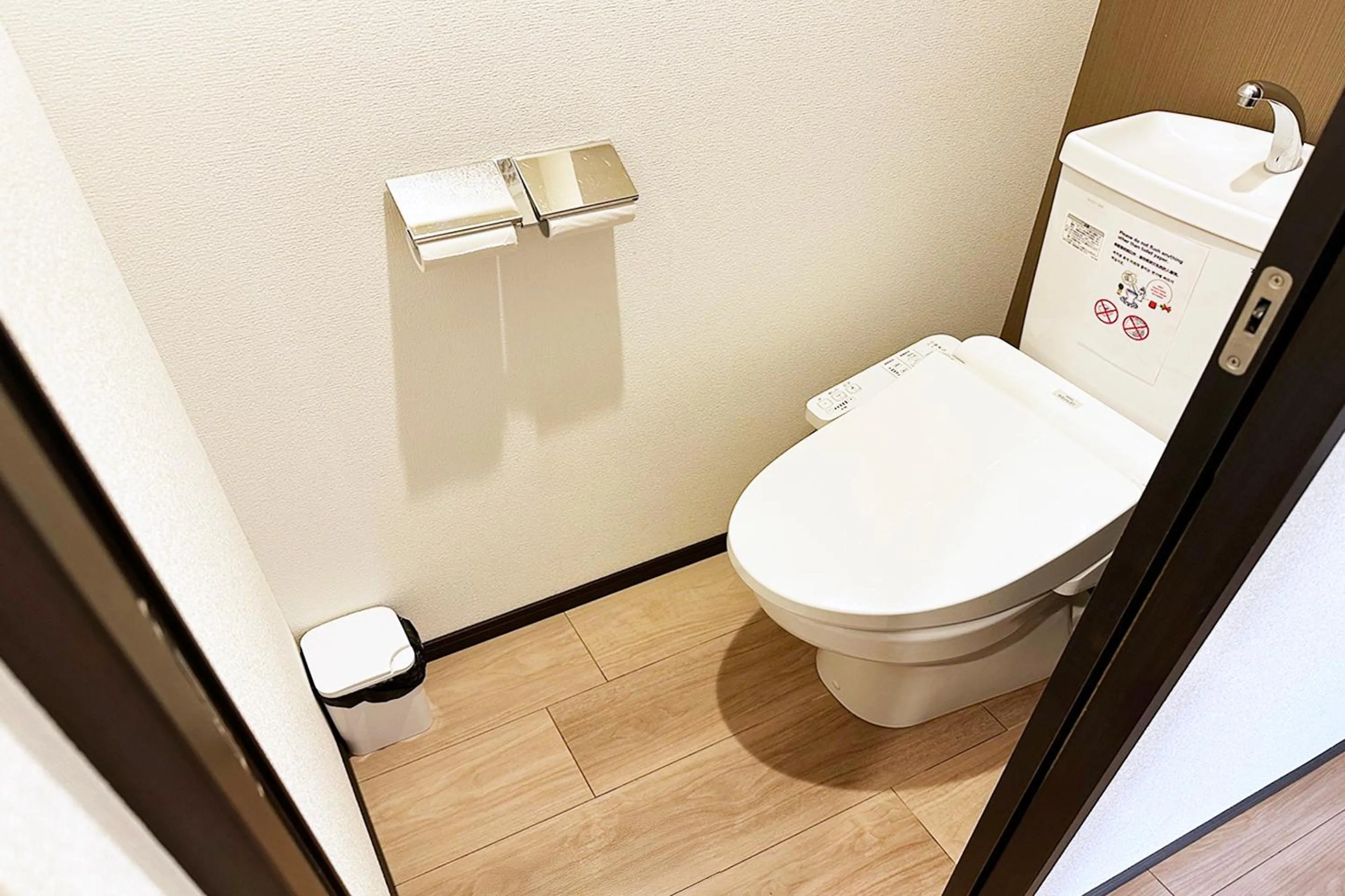 Toilet in Tomariehotel & condominium