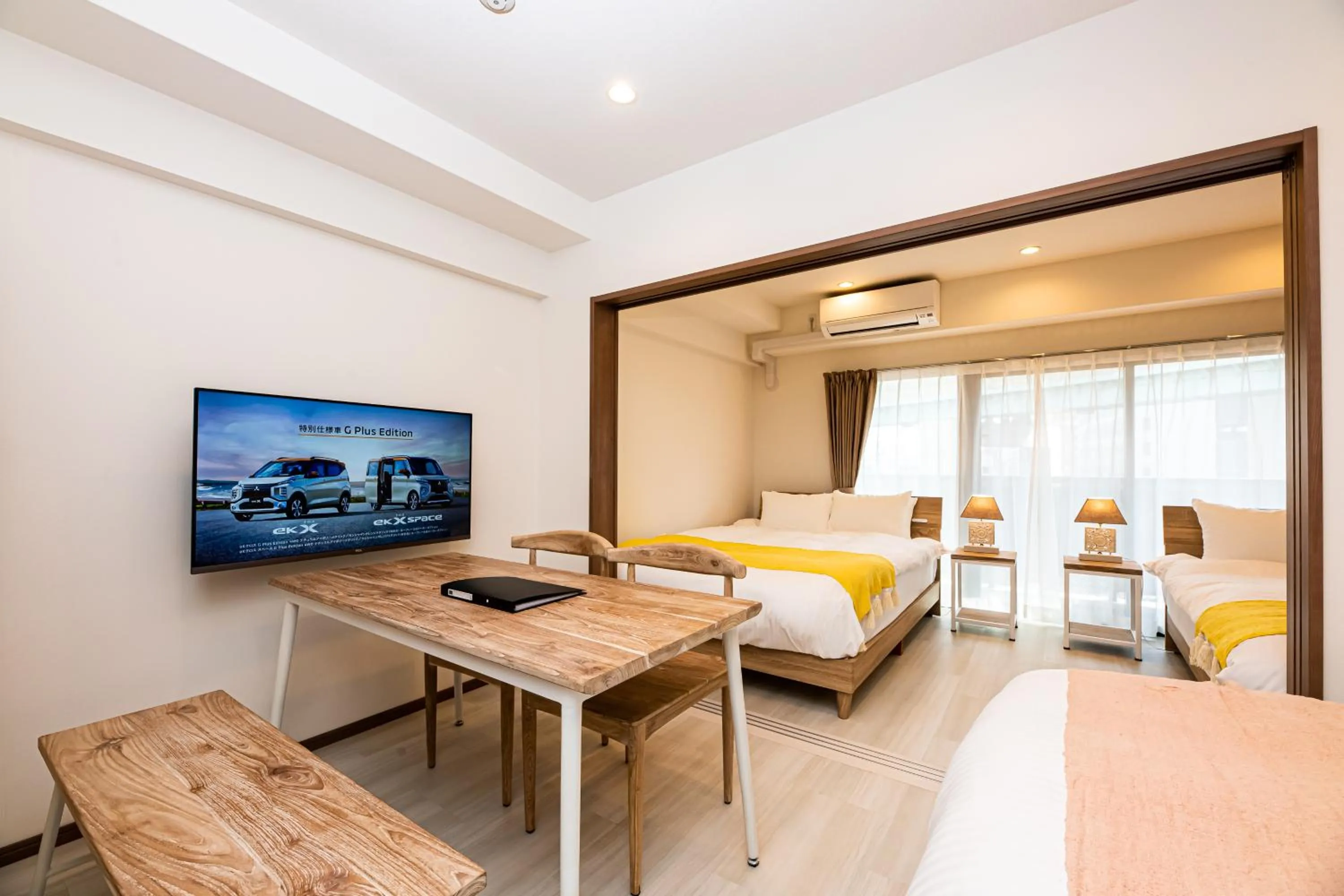Living room, Bed in Tomariehotel & condominium