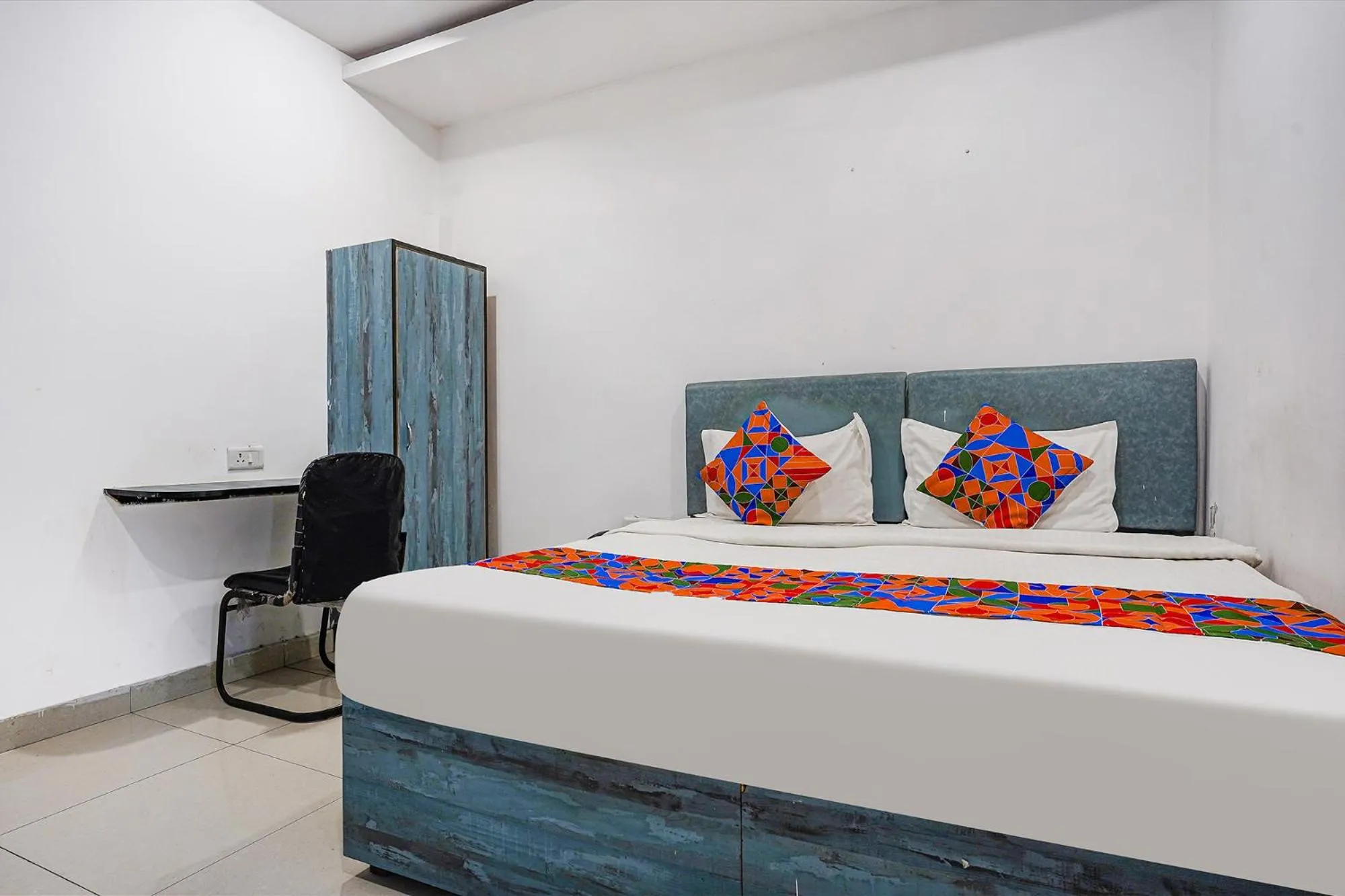 Photo of the whole room, Bed in Via Gauri Shree