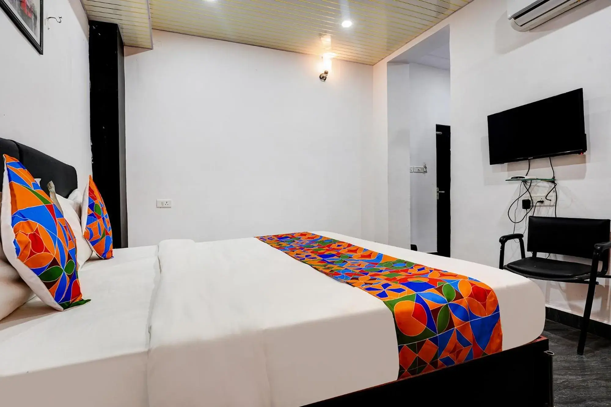 Communal lounge/ TV room, Bed in FabExpress Gauri Shree Communal lounge/ TV room, Bed in FabExpress Gauri Shree