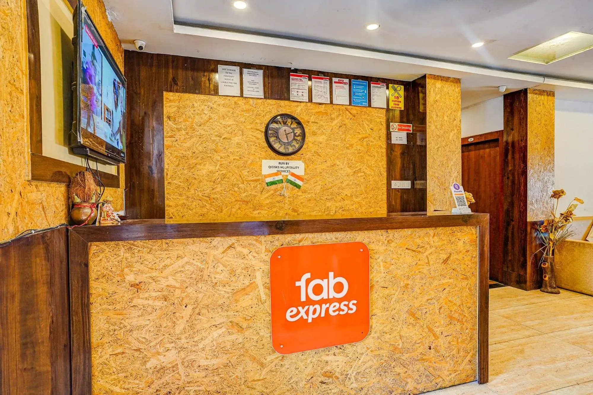 Lobby or reception in FabExpress Gauri Shree Lobby or reception in FabExpress Gauri Shree