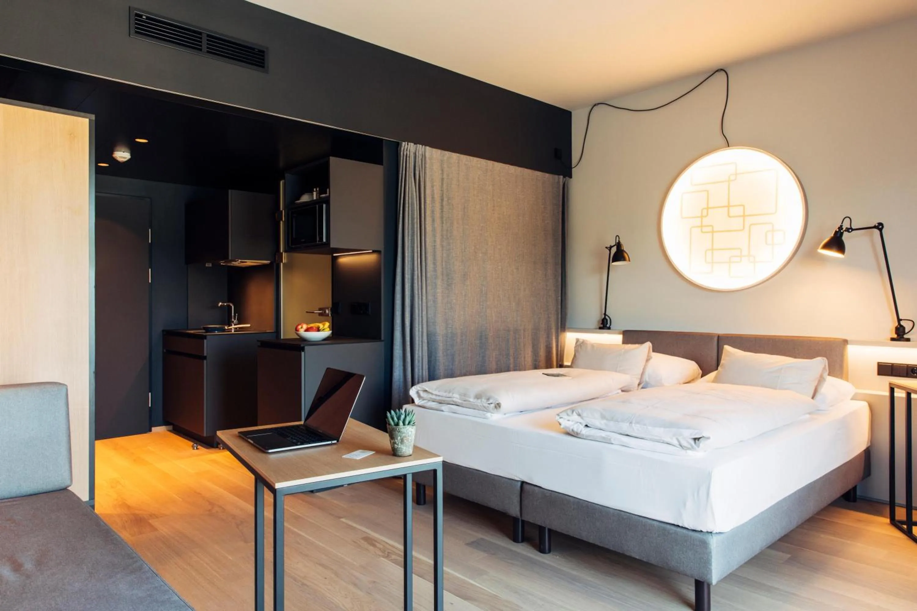 Photo of the whole room, Bed in harry's home Steyr hotel & apartments