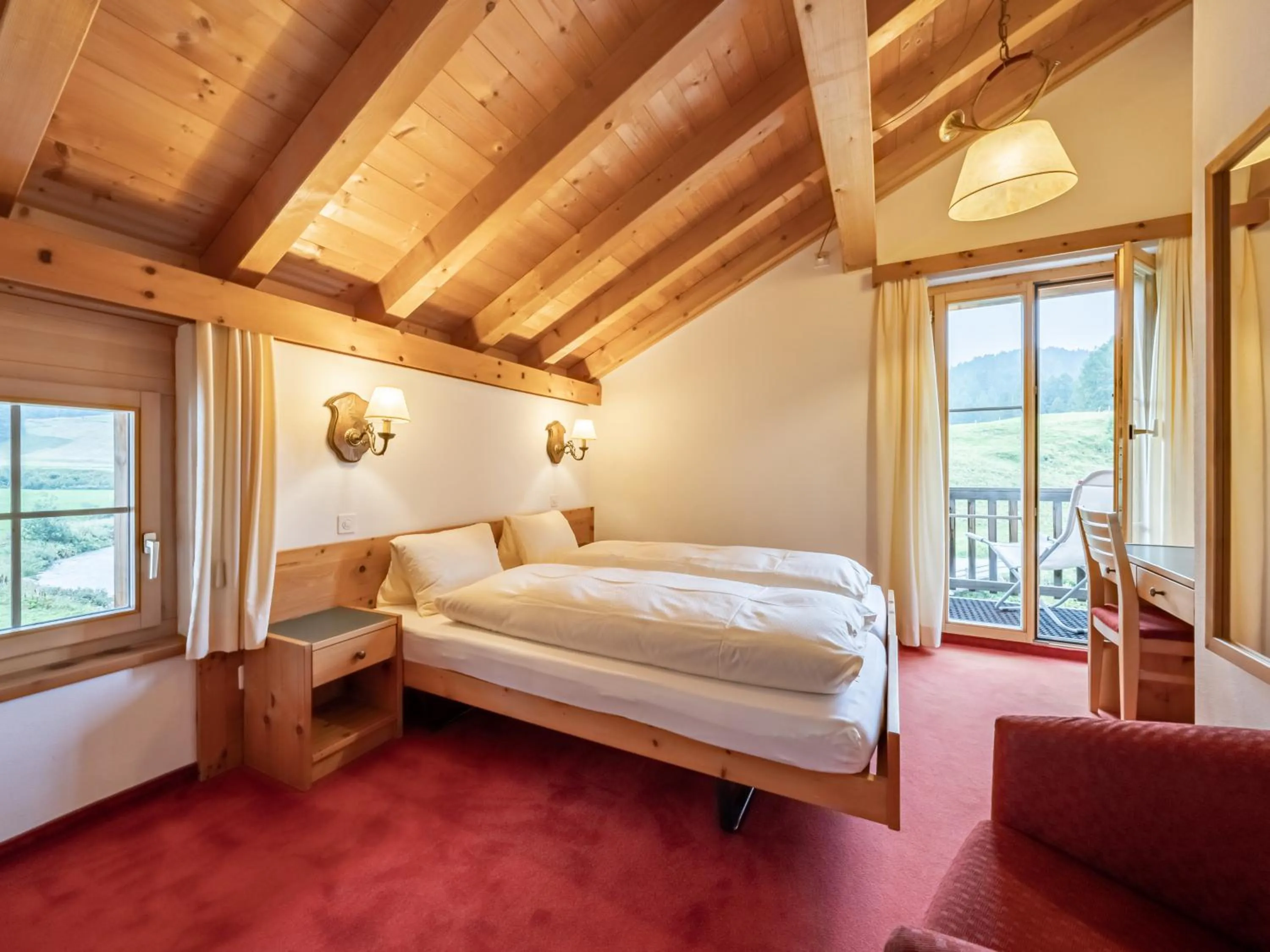 Bedroom, Bed in Hotel Chesa Pool