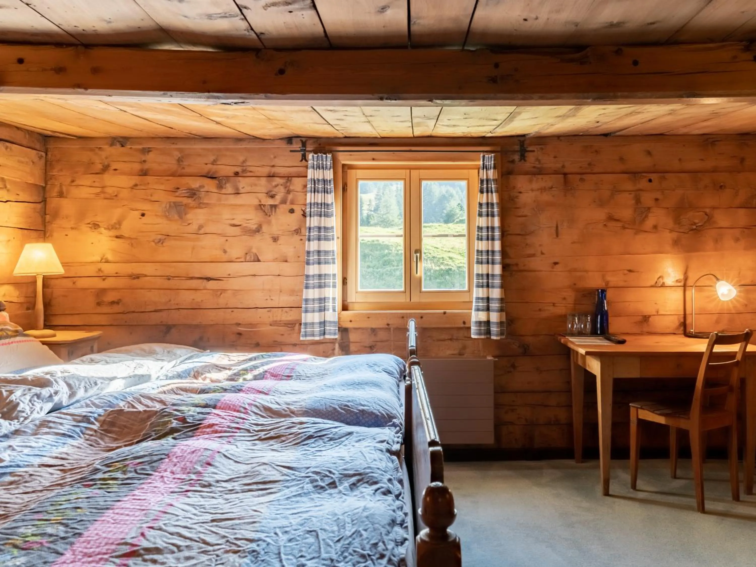 Bedroom, Bed in Hotel Chesa Pool