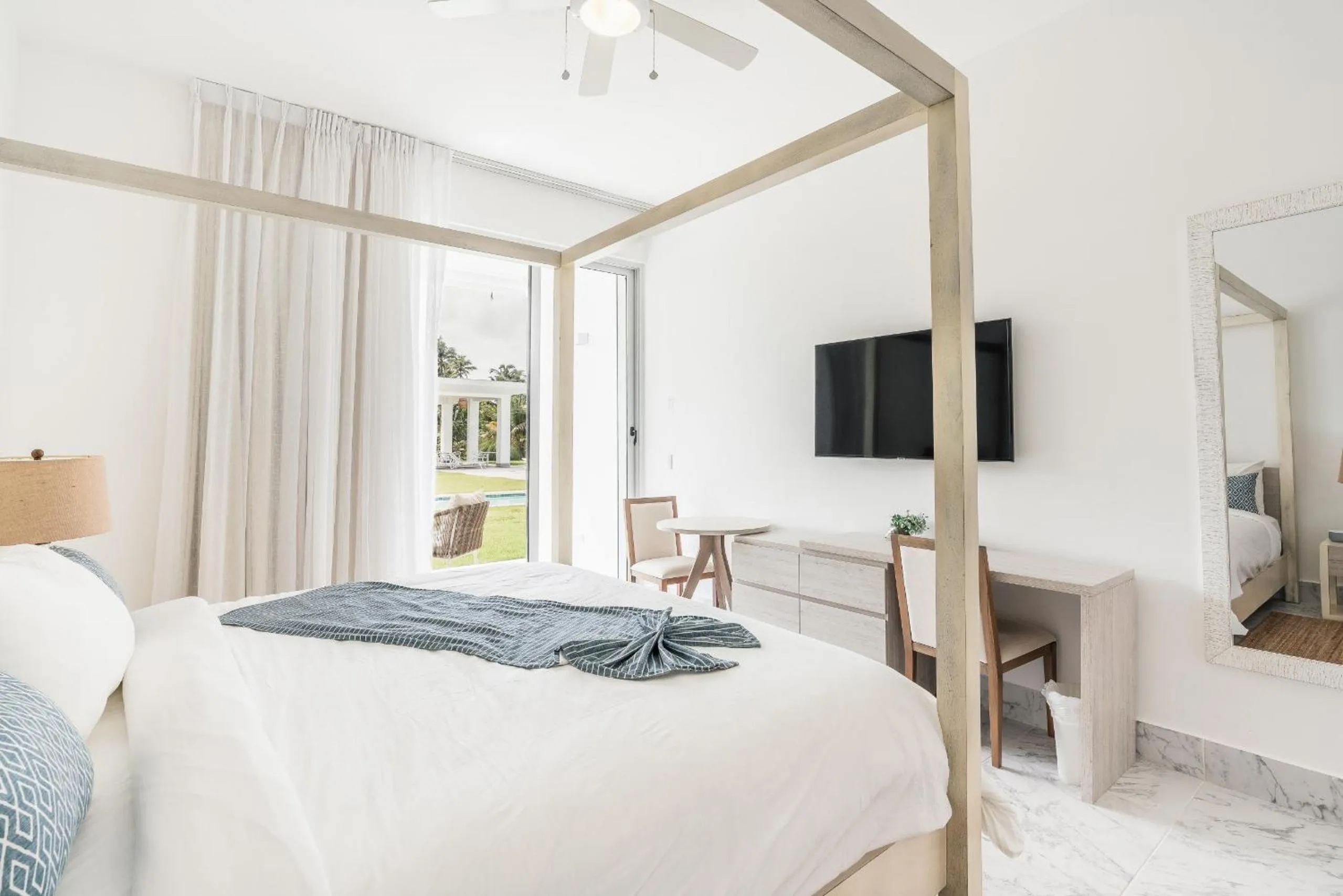 Bed in Playa Bonita Amazing Condo at Lake View