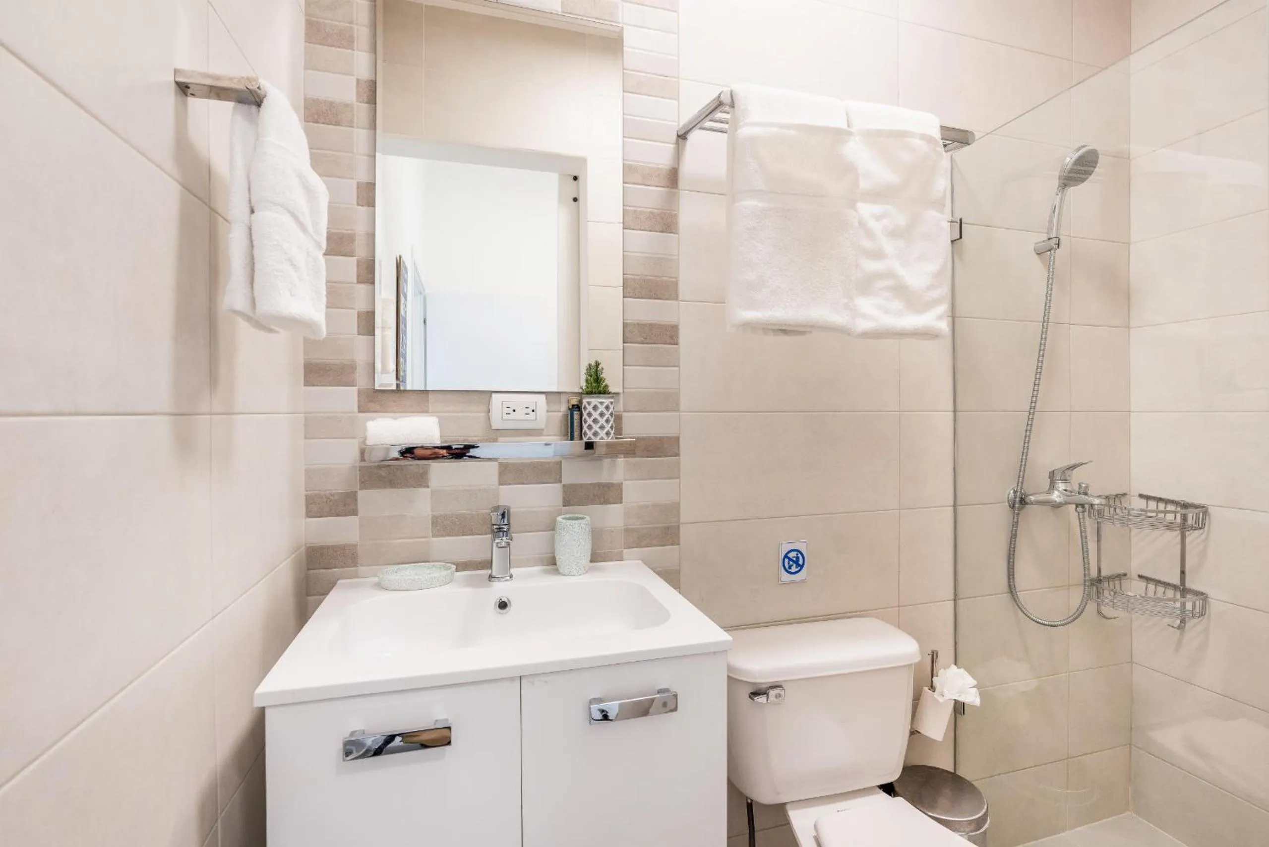 Playa Bonita Amazing Condo at Lake View