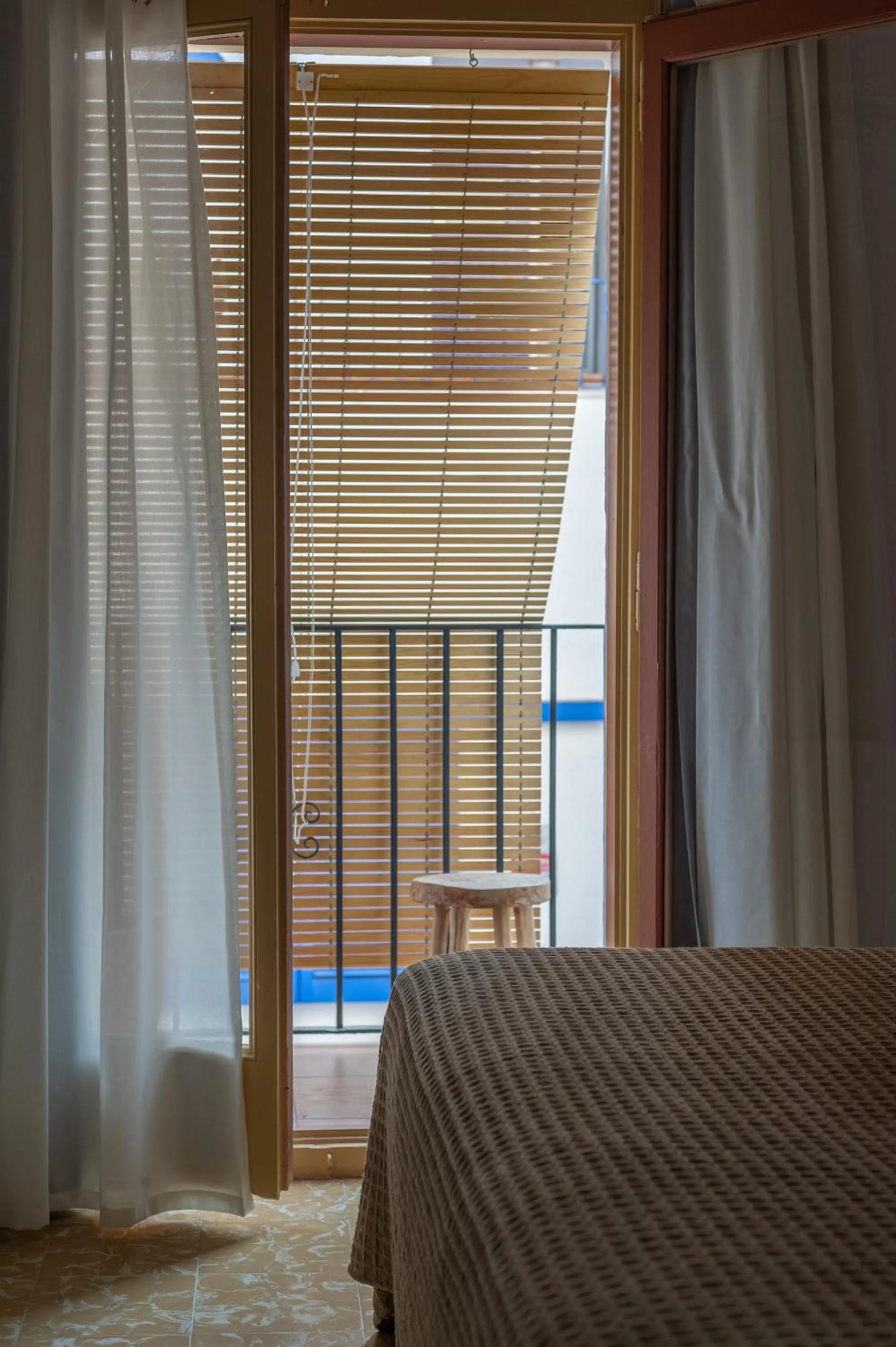 Balcony/Terrace, Bed in Hostal Sa Teula