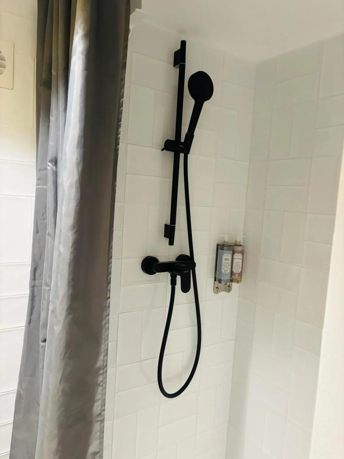 Shower in Hostal Sa Teula