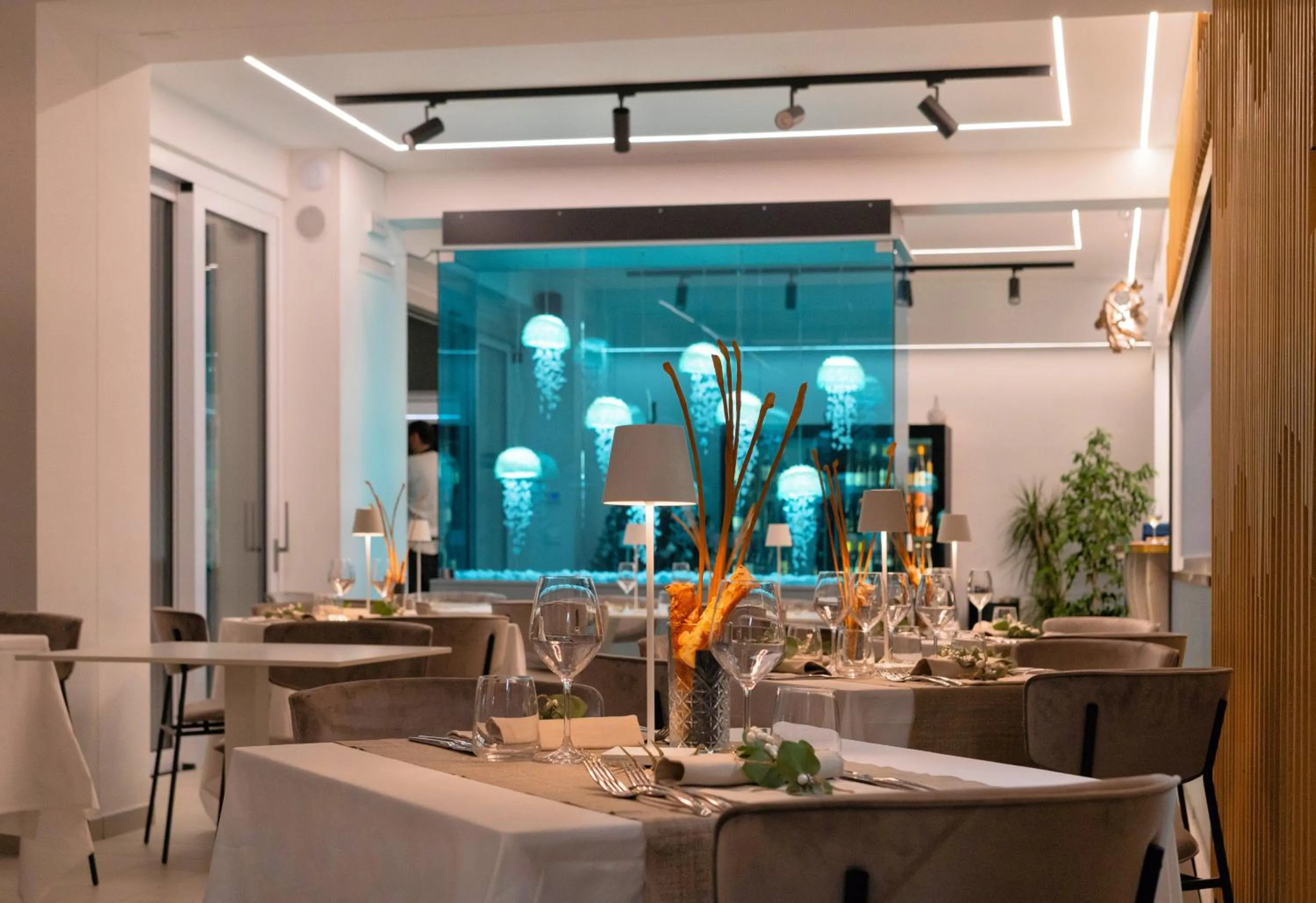 Restaurant/places to eat in Seaside Hotel