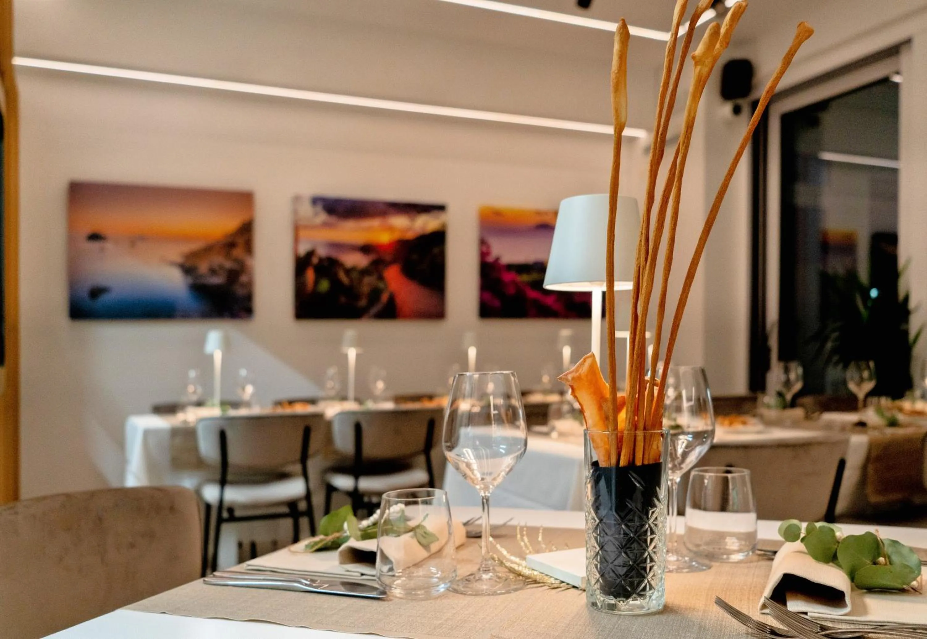 Restaurant/places to eat in Seaside Hotel