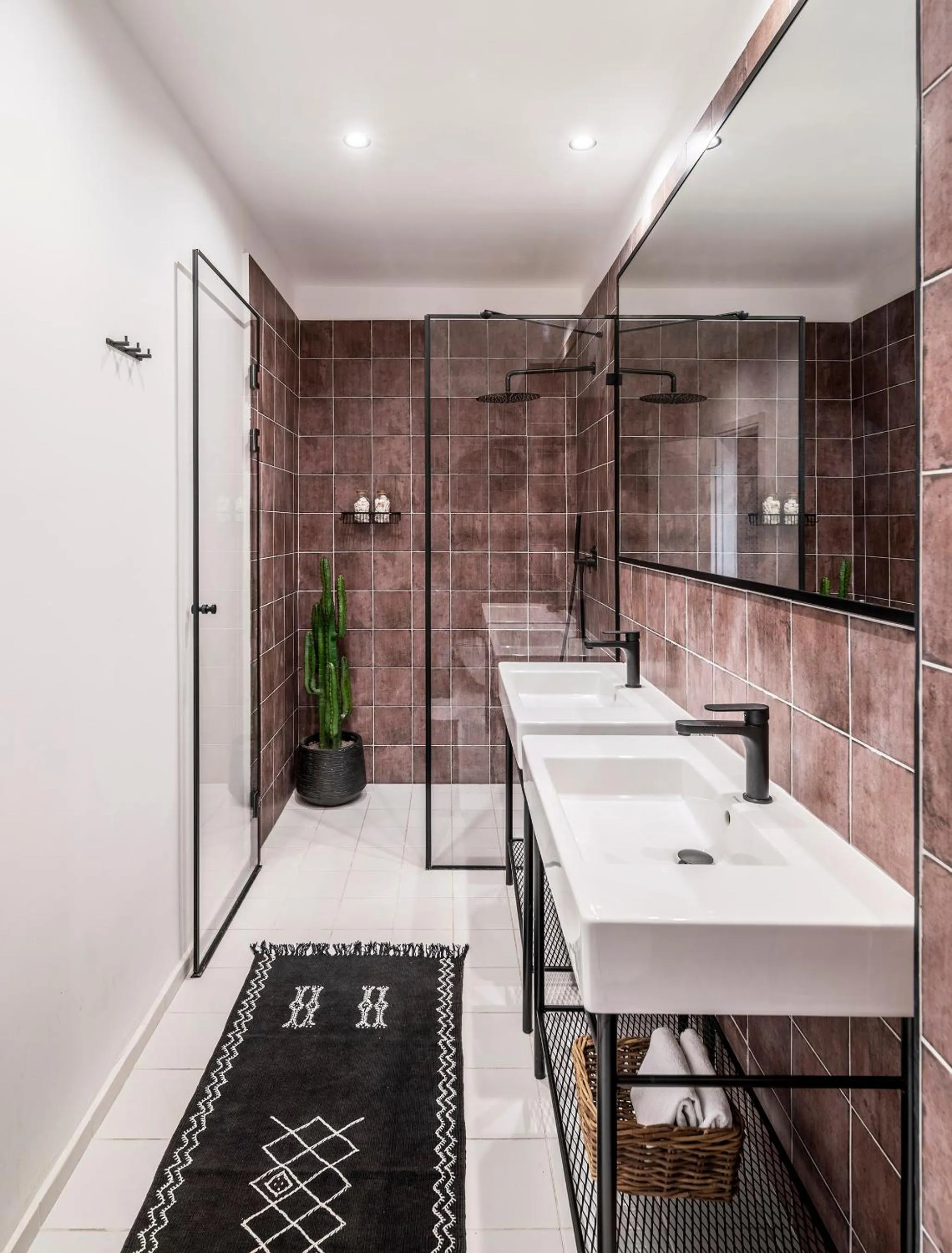 Bathroom in Mr. Soof - By TLV2GO