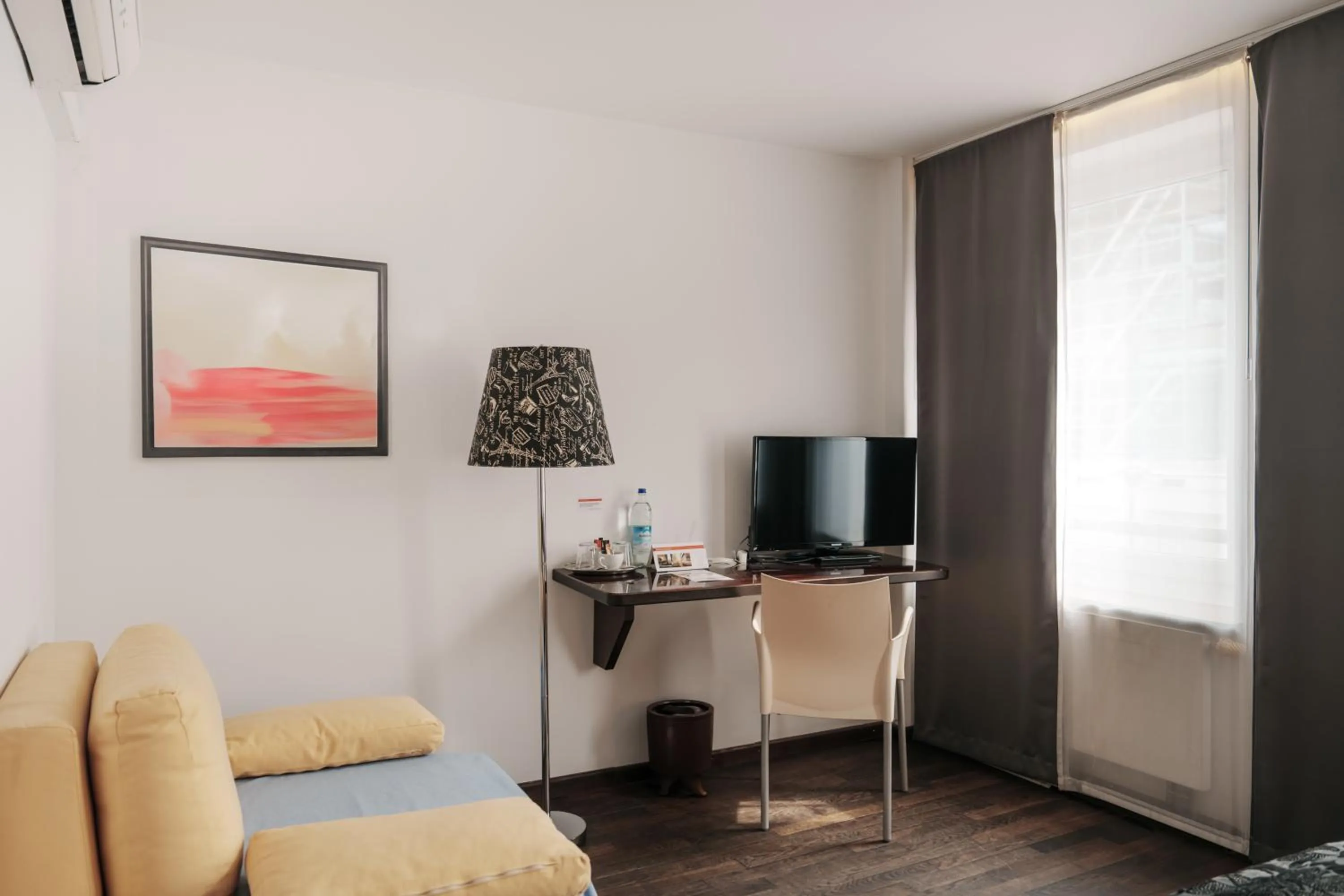 TV and multimedia in Helvetia Hotel Munich City Center